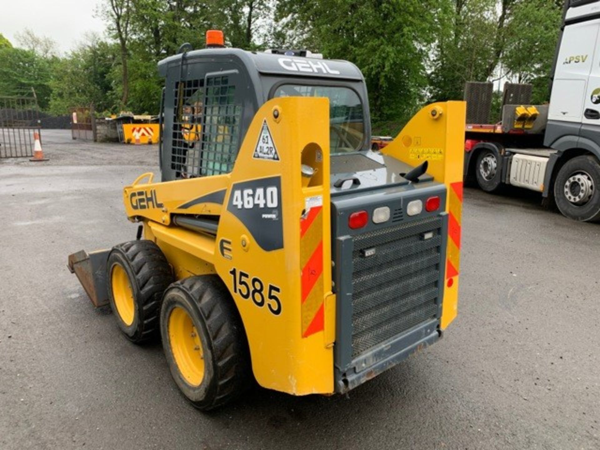 Gehl SL4640 E skid steer loader Year: 2015 S/N: E00314954 Recorded Hours: 304 - Image 3 of 12