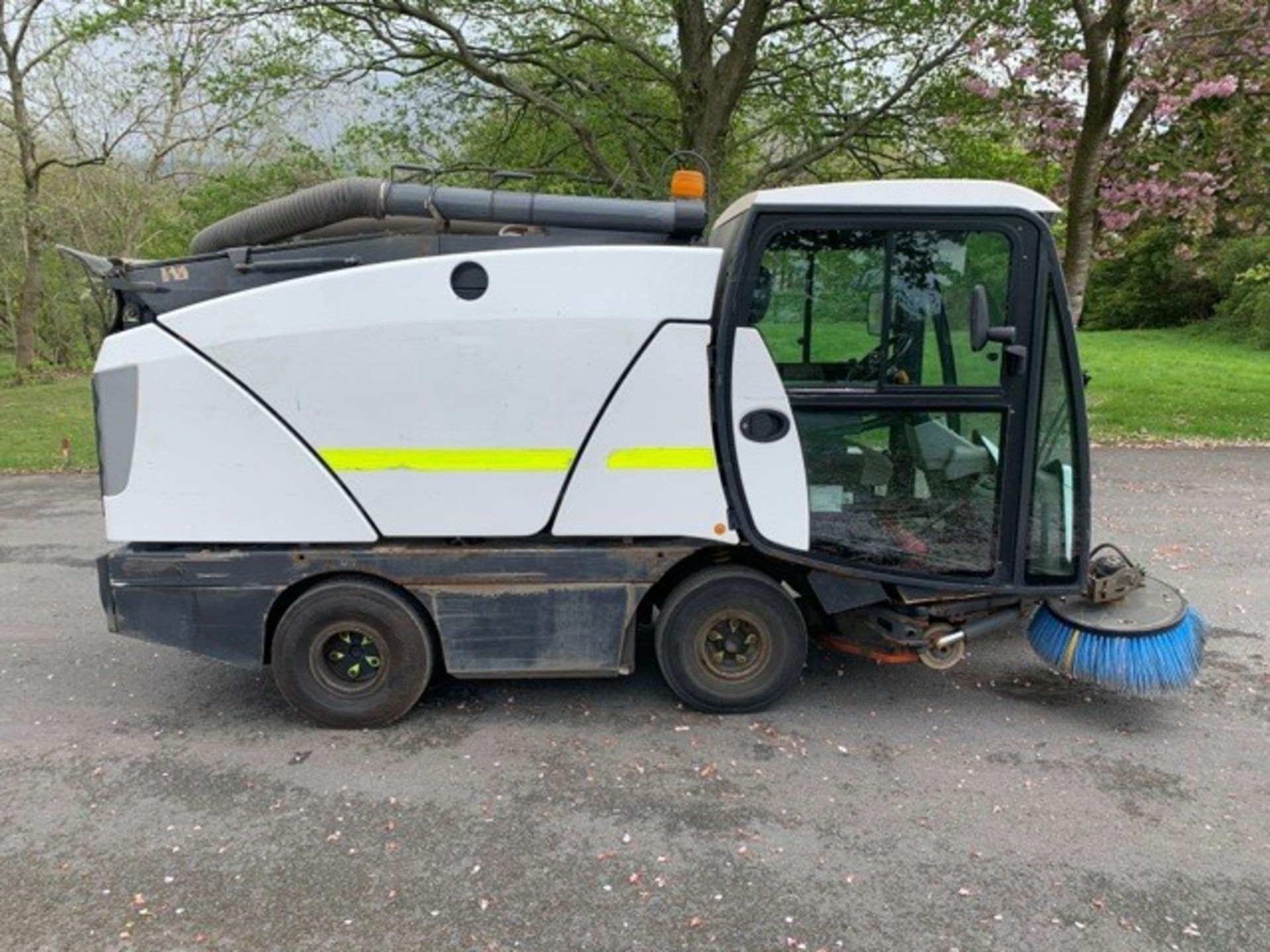 Johnston Dawsons CX201 sweeper Registration Number: LJ14 CGE Year: 2014 S/N: 205034 Recorded - Image 8 of 16