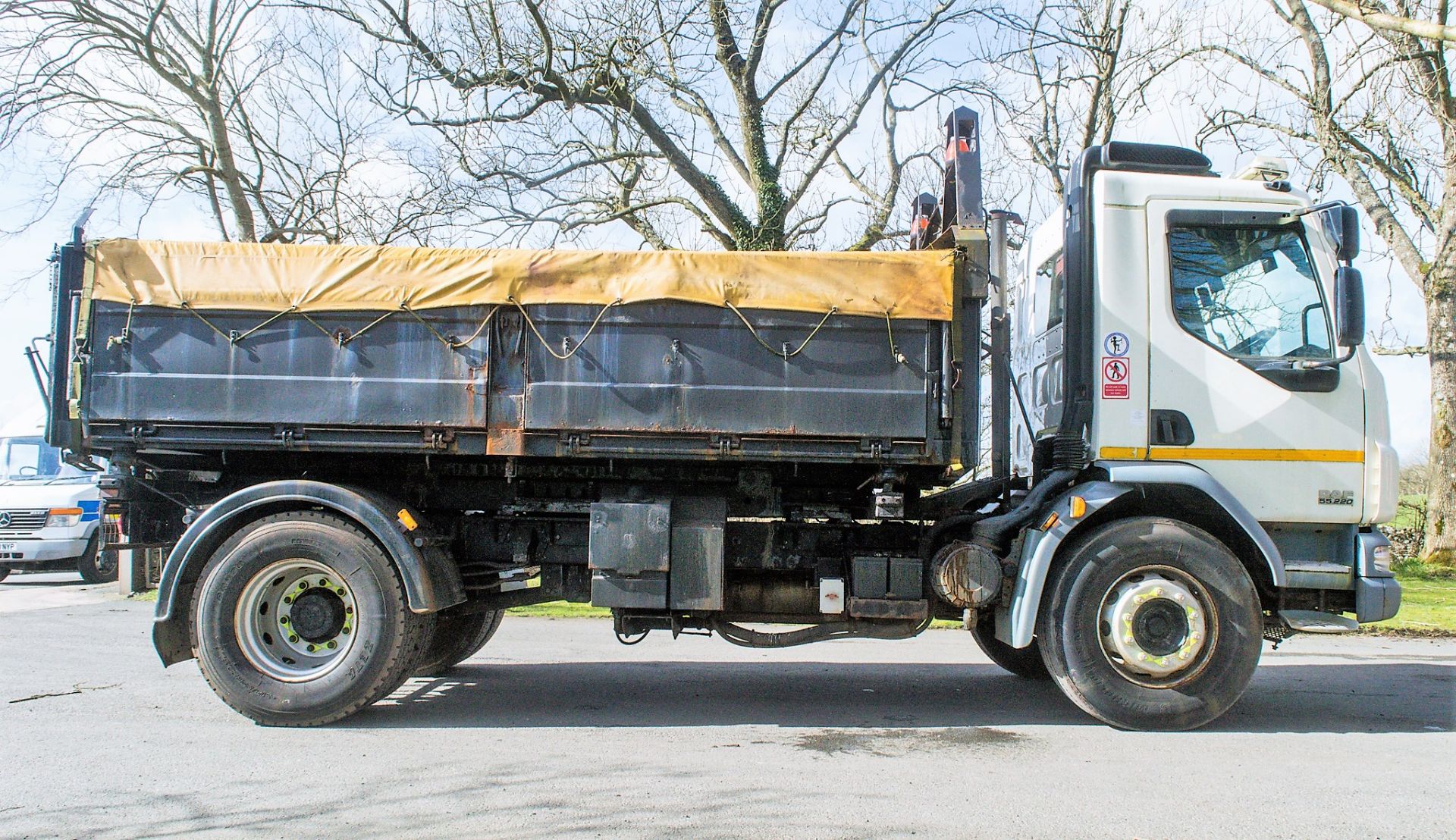 DAF 55 220 4x2 18 tonne tipper lorry Registration Number: RK61 YUJ Date of Registration: 22/11/ - Image 7 of 15