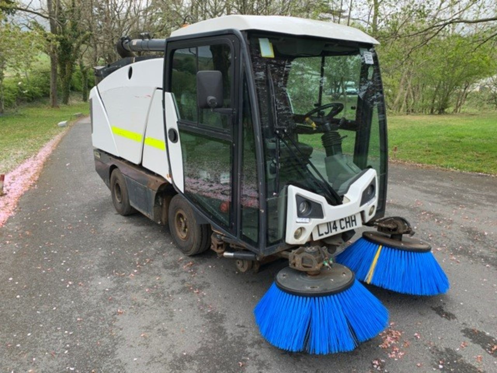 Johnston Dawsons CX201 sweeper Registration Number: LJ14 CHH Year: 2014 S/N: 205039 Recorded - Image 2 of 17