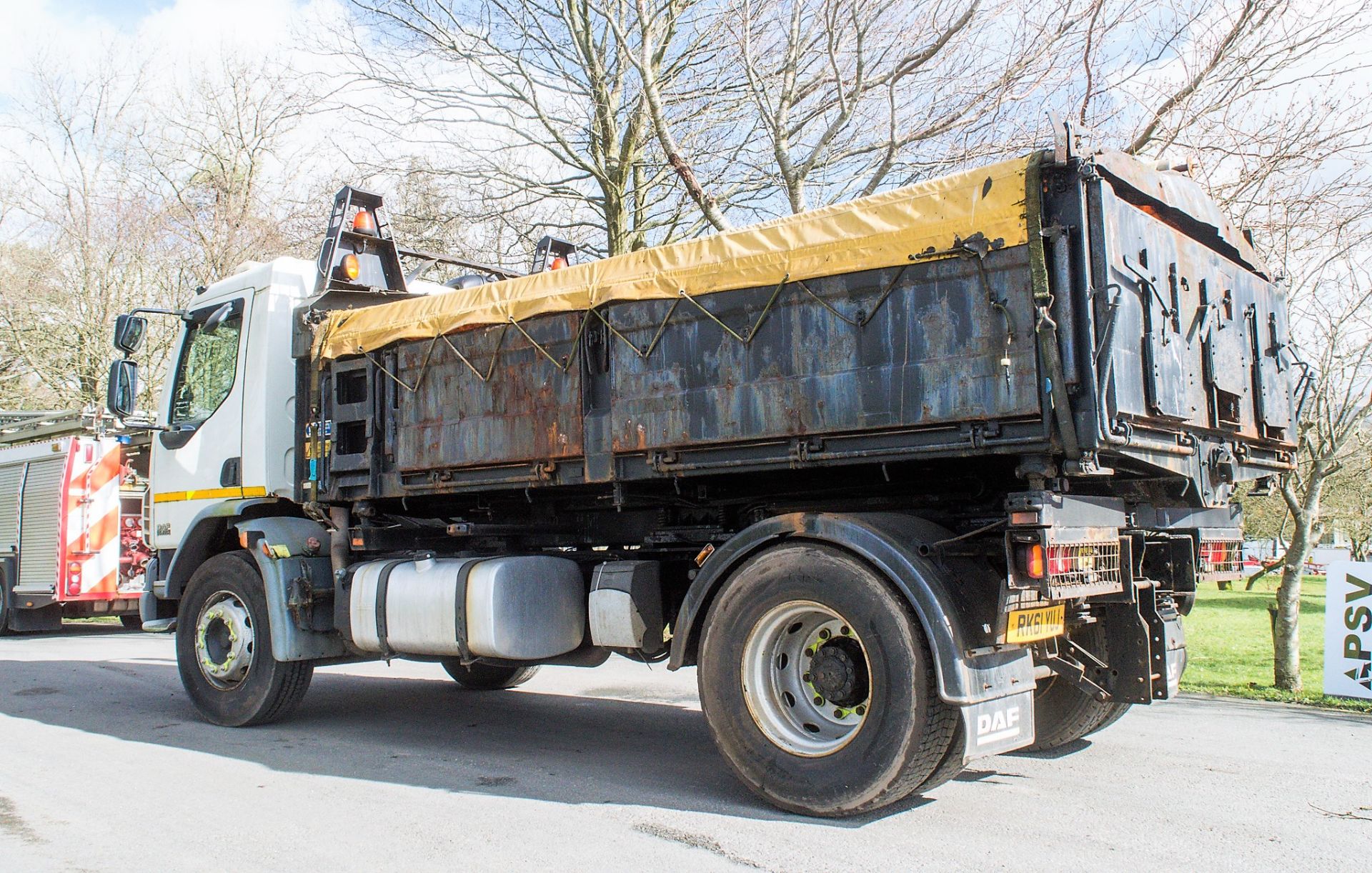 DAF 55 220 4x2 18 tonne tipper lorry Registration Number: RK61 YUJ Date of Registration: 22/11/ - Image 3 of 15