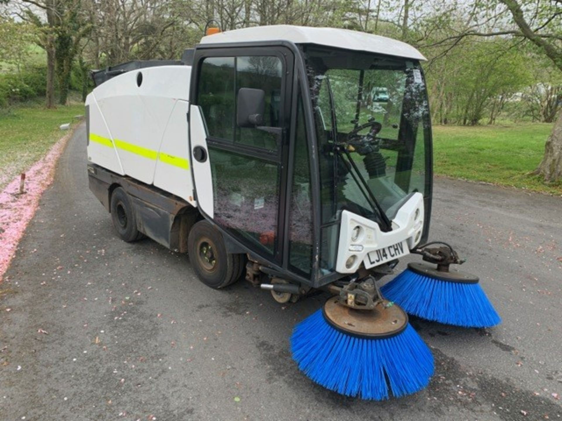 Johnston Dawsons CX201 sweeper Registration Number: LJ14 CHV Year: 2014 S/N: 205043 Recorded - Image 2 of 15