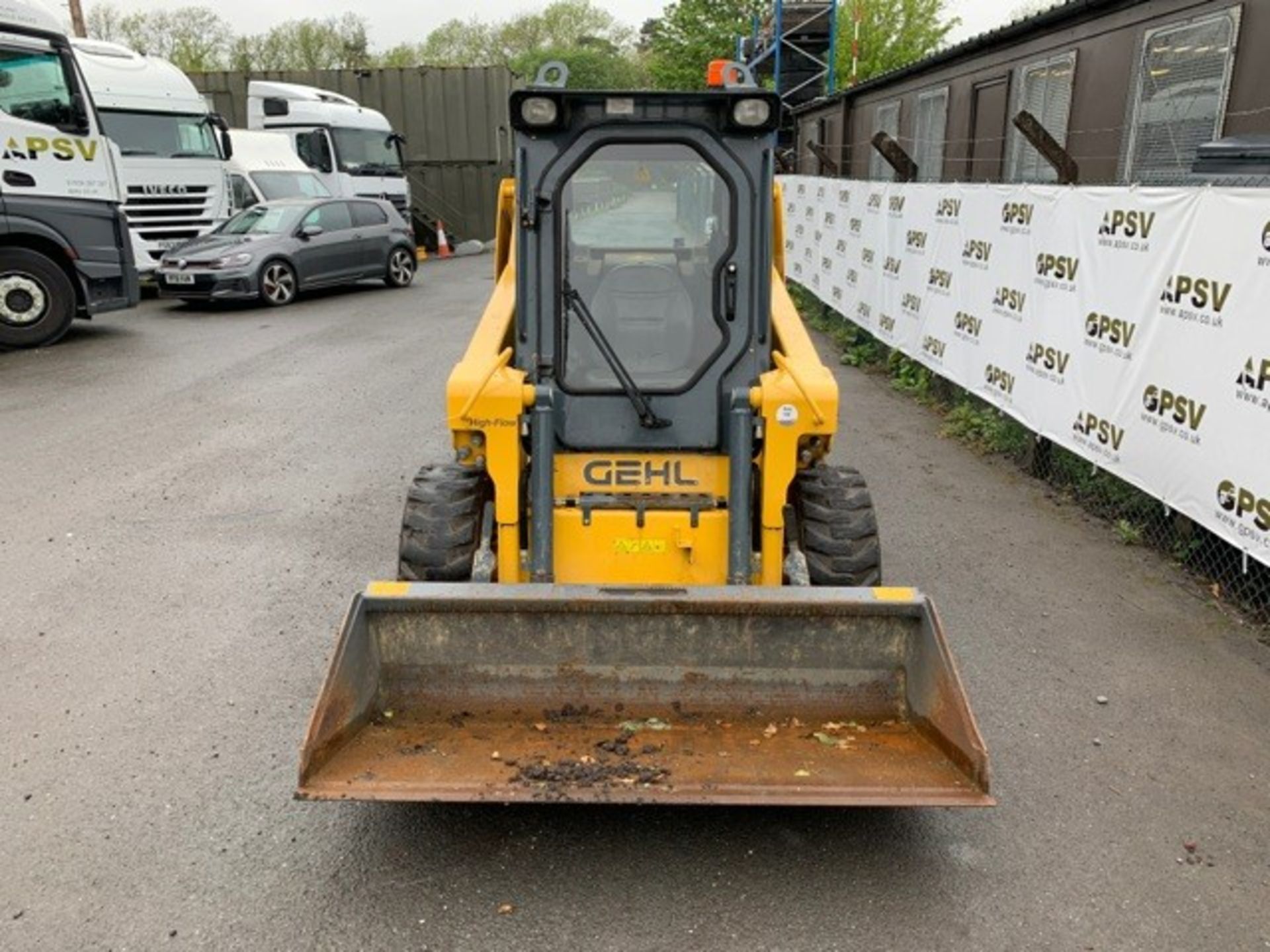 Gehl SL4640 E skid steer loader Year: 2015 S/N: E00314954 Recorded Hours: 304 - Image 5 of 12