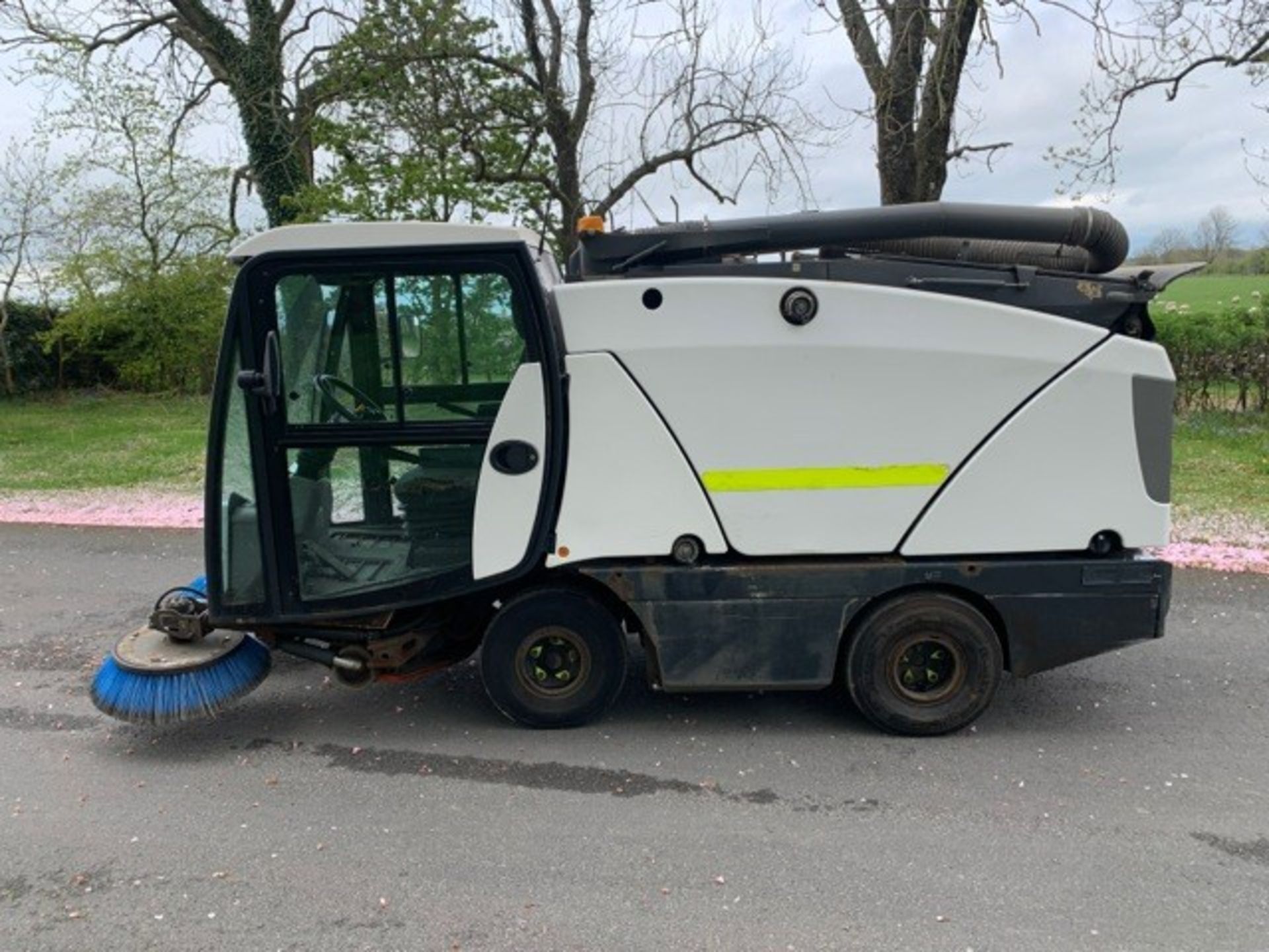 Johnston Dawsons CX201 sweeper Registration Number: LJ14 CGE Year: 2014 S/N: 205034 Recorded - Image 7 of 16