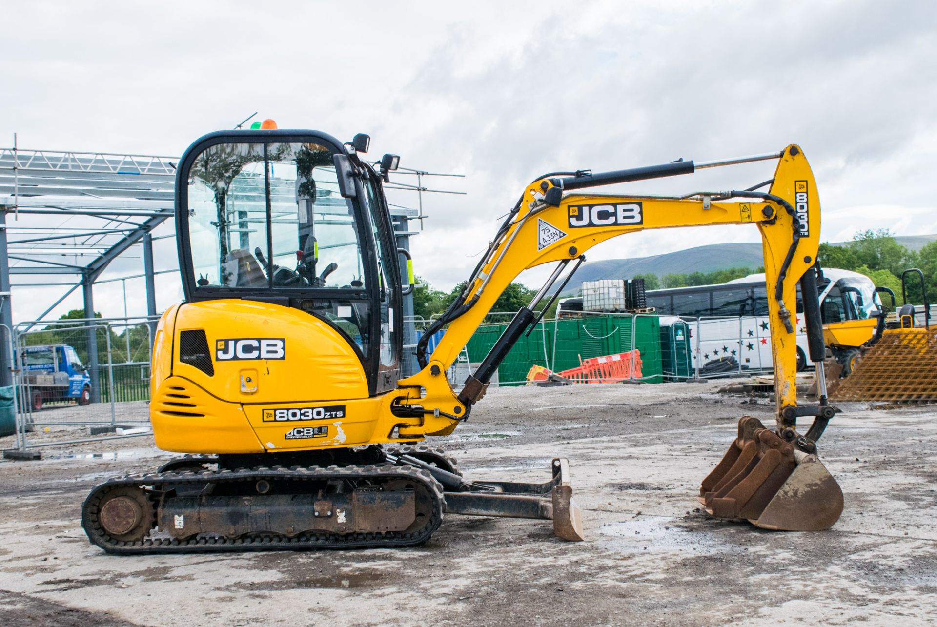 JCB 8030 3.0 tonne rubber tracked mini excavator  Year: 2014  S/N: 2116919 Recorded hours: 2431 - Image 7 of 18