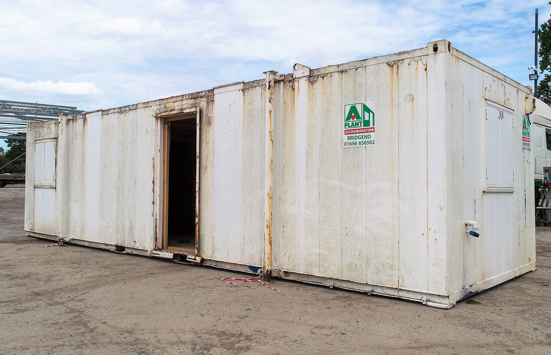 32ft x 10ft steel anti vandal jack leg office site unit comprising of office area & drying room **