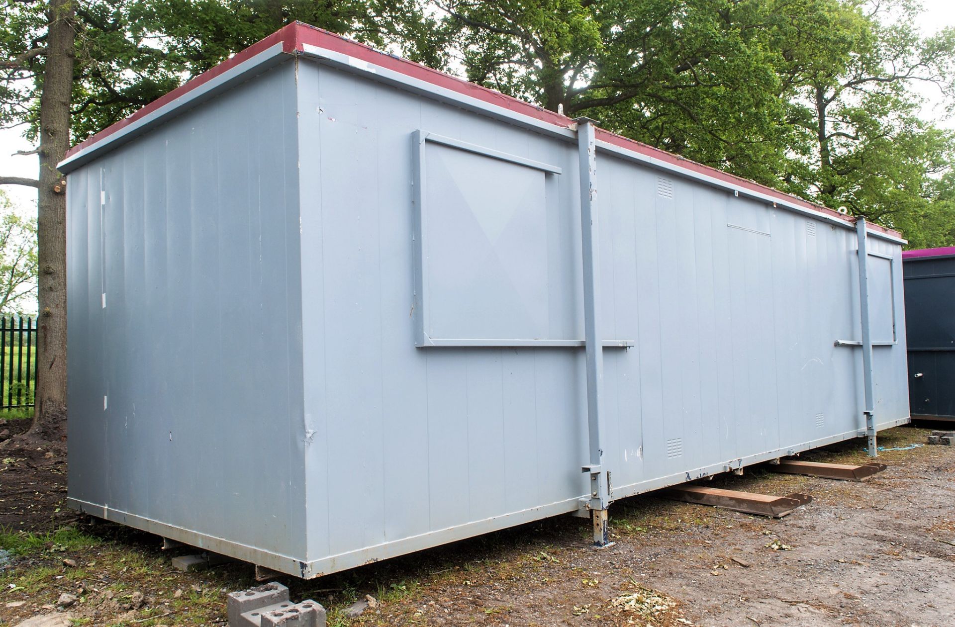 32 ft x 10 ft steel anti vandal office site unit c/w keys NG3024010 - Image 3 of 8