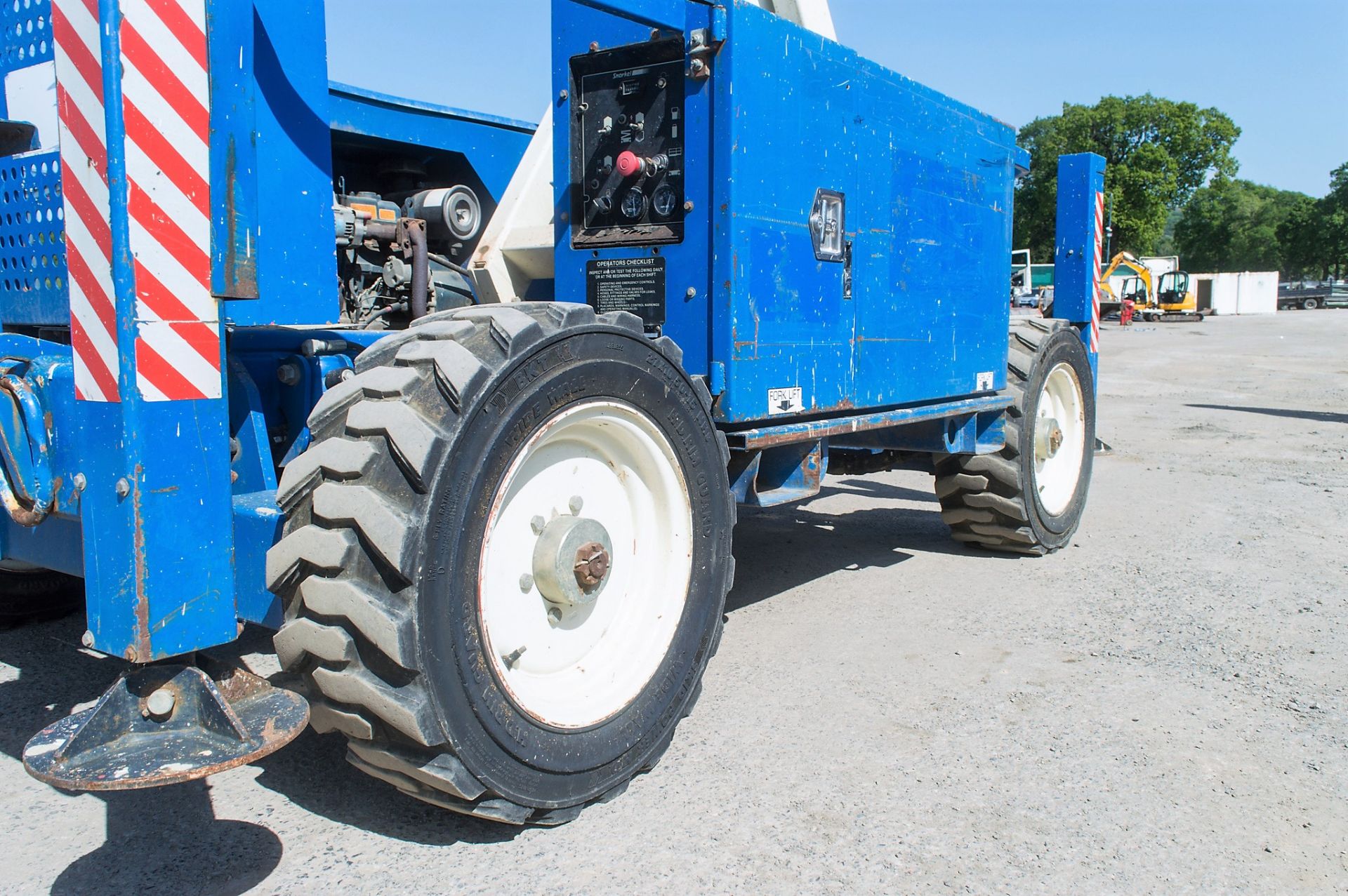 Snorkel SR2770 27ft diesel driven 4WD scissor lift access platform Year: 2007 S/N: NZ070715 Recorded - Image 11 of 16