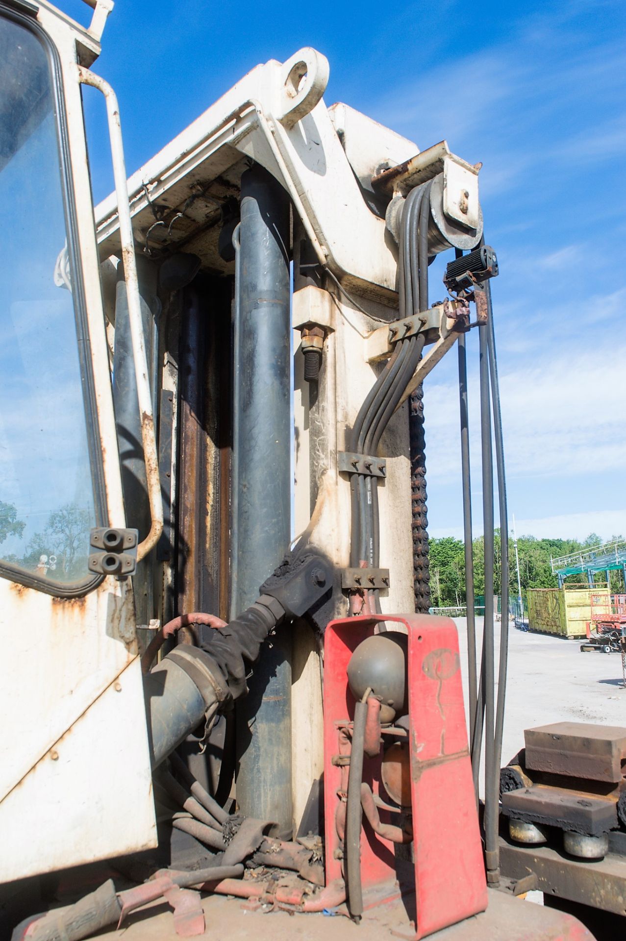 Svetruck 136120 13.6 tonne fork lift truck Year: 2005 S/N: 5064055 Recorded Hours: 6636 - Image 13 of 21