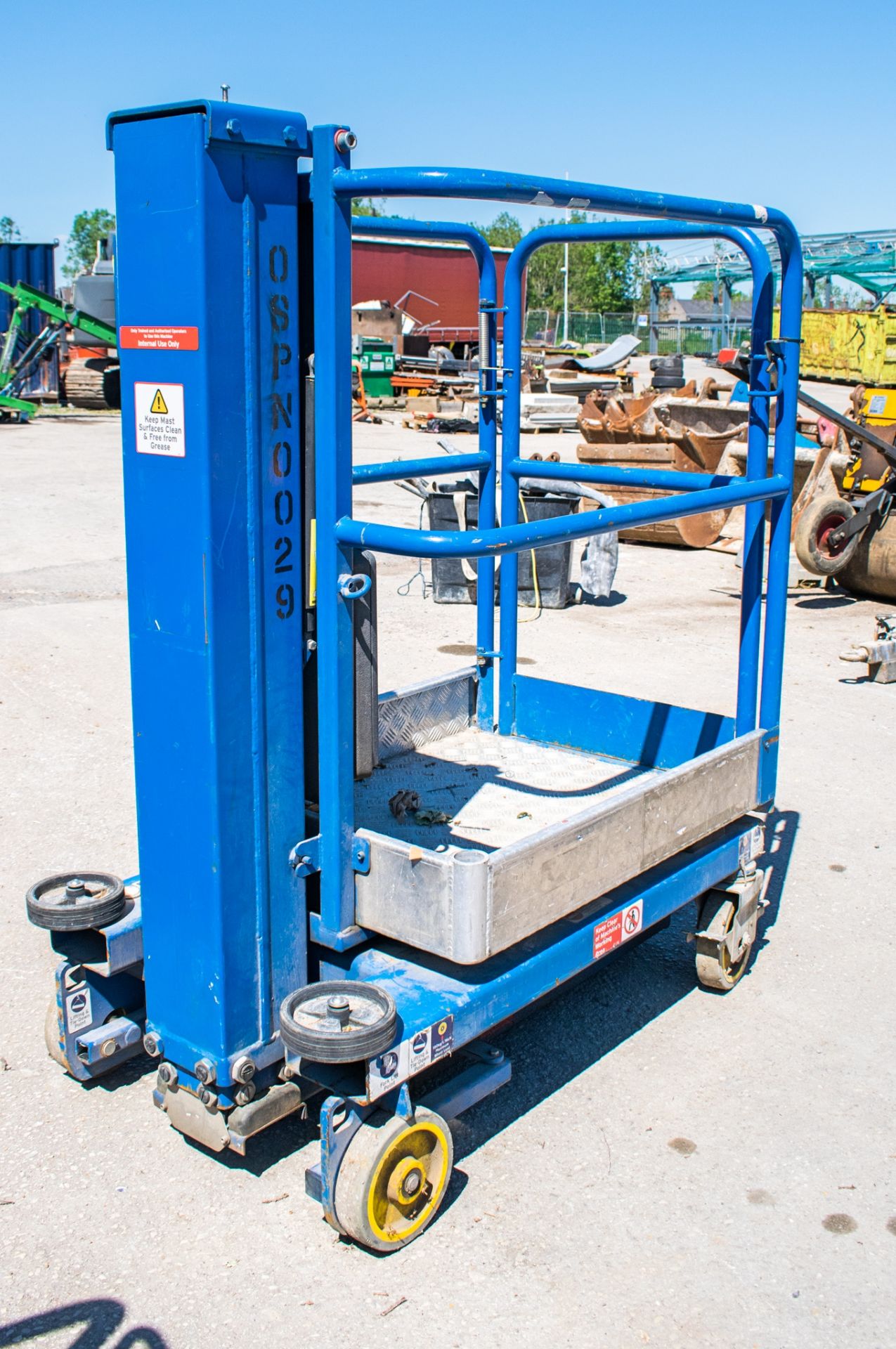 Power Tower Nano battery electric push around personnel lift 08PN0029 - Image 2 of 5