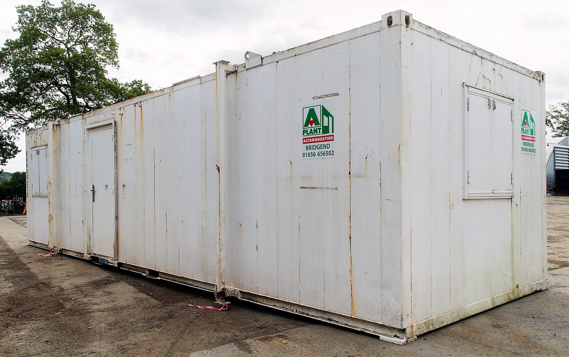 32ft x 10ft steel anti vandal jack leg office site unit comprising of office area & drying room ** - Image 3 of 8