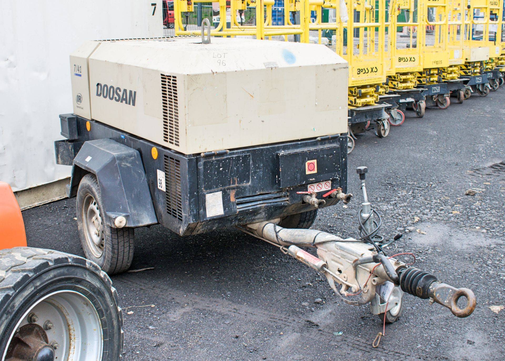Doosan 741 diesel driven mobile air compressor  Year: 2012 S/N: 431380 Recorded Hours: 601 A577261 - Image 2 of 4
