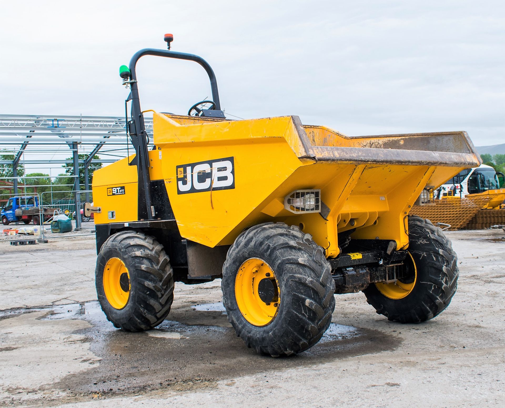 JCB 9 tonne straight skip dumper  Year: 2017 S/N:  30134 Recorded Hours: 1268 - Image 2 of 20