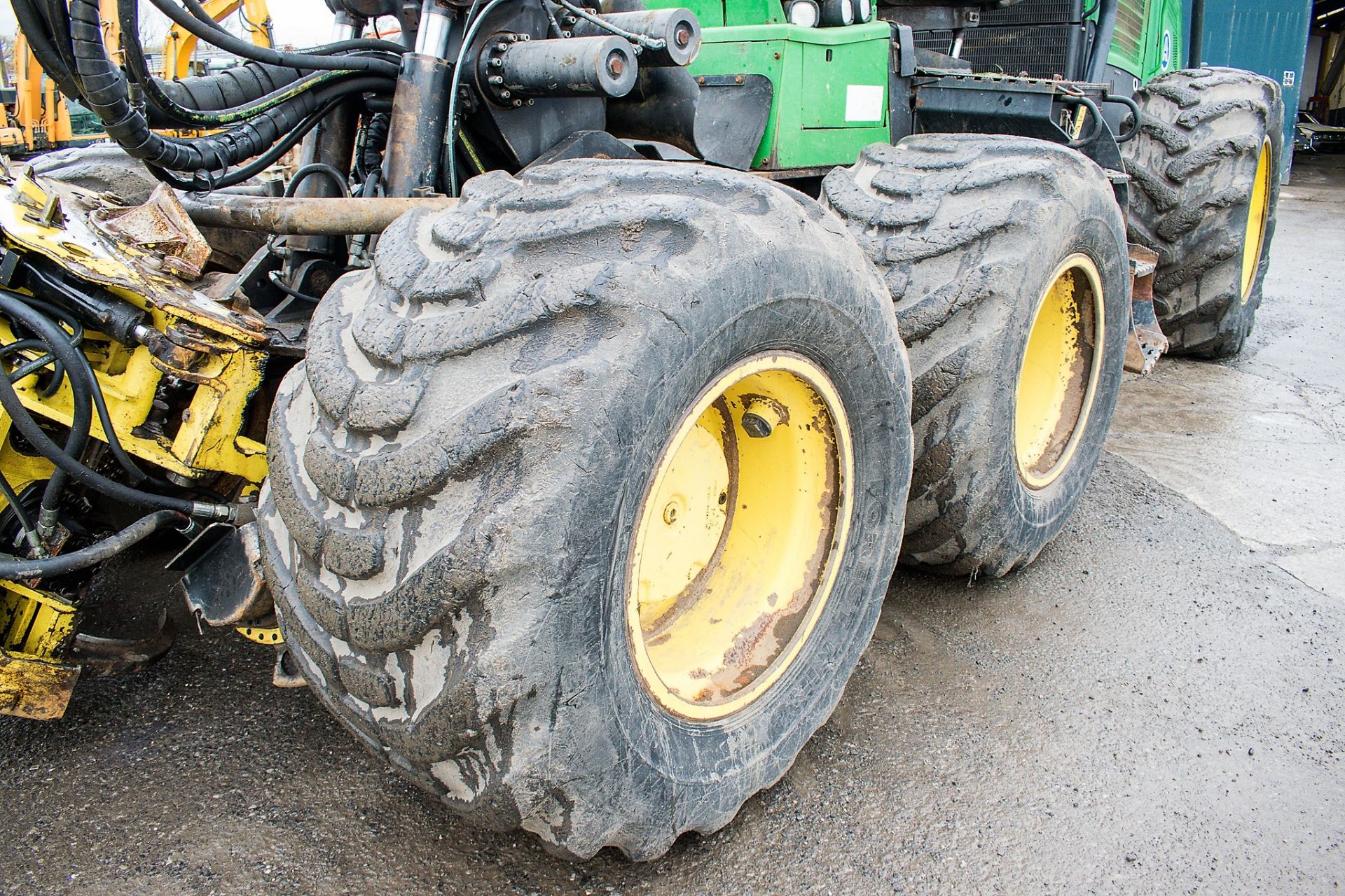 John Deere 1270 E 6 wheel harvester Year: 2009 S/N: WJ1270E001649 Recorded Hours: 17,008 c/w CH710- - Image 14 of 22