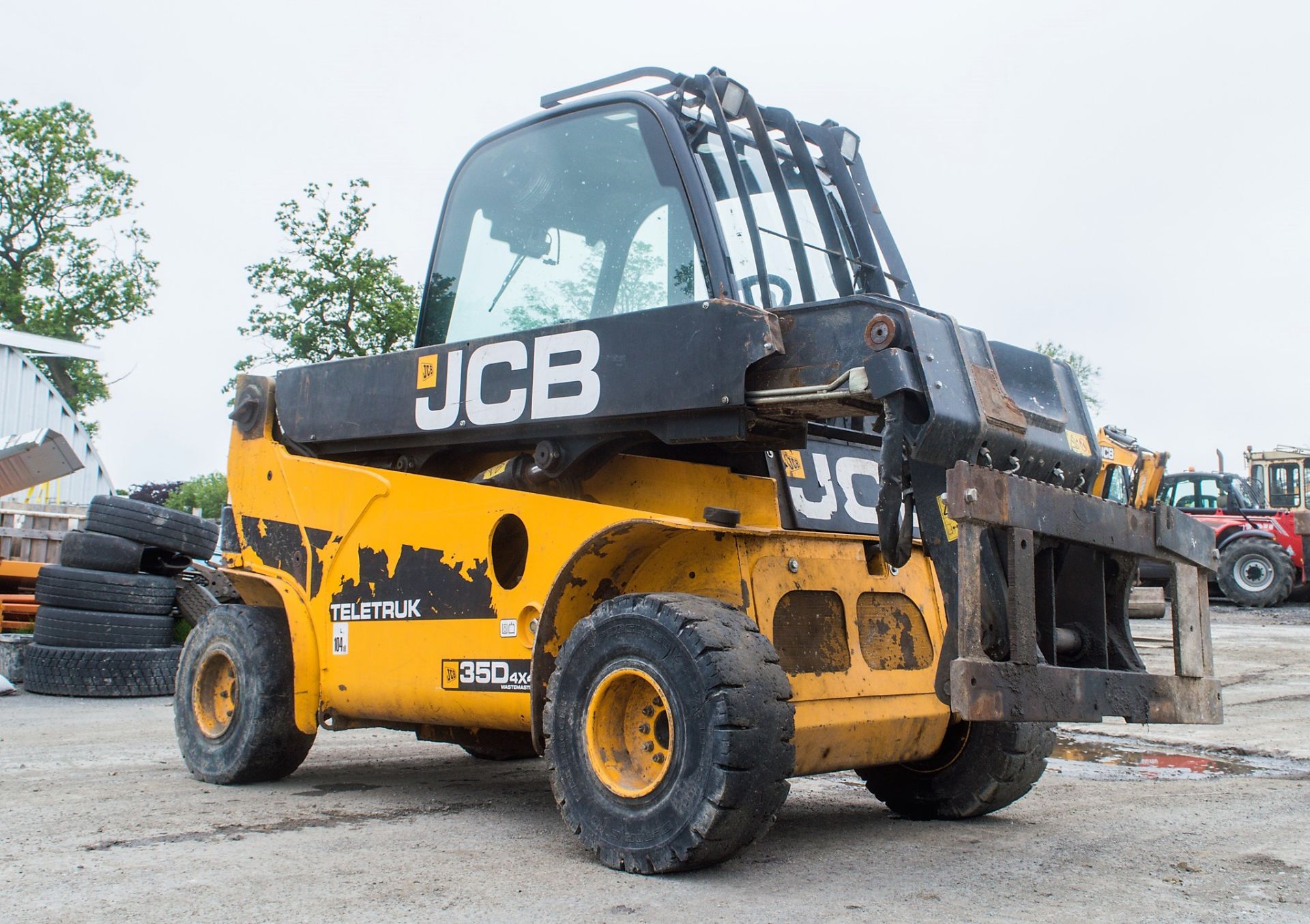 JCB TLT 35D Wastemaster 4 wheel drive telescopic fork lift truck Year: 2013 S/N: 11512060 Recorded - Image 2 of 18