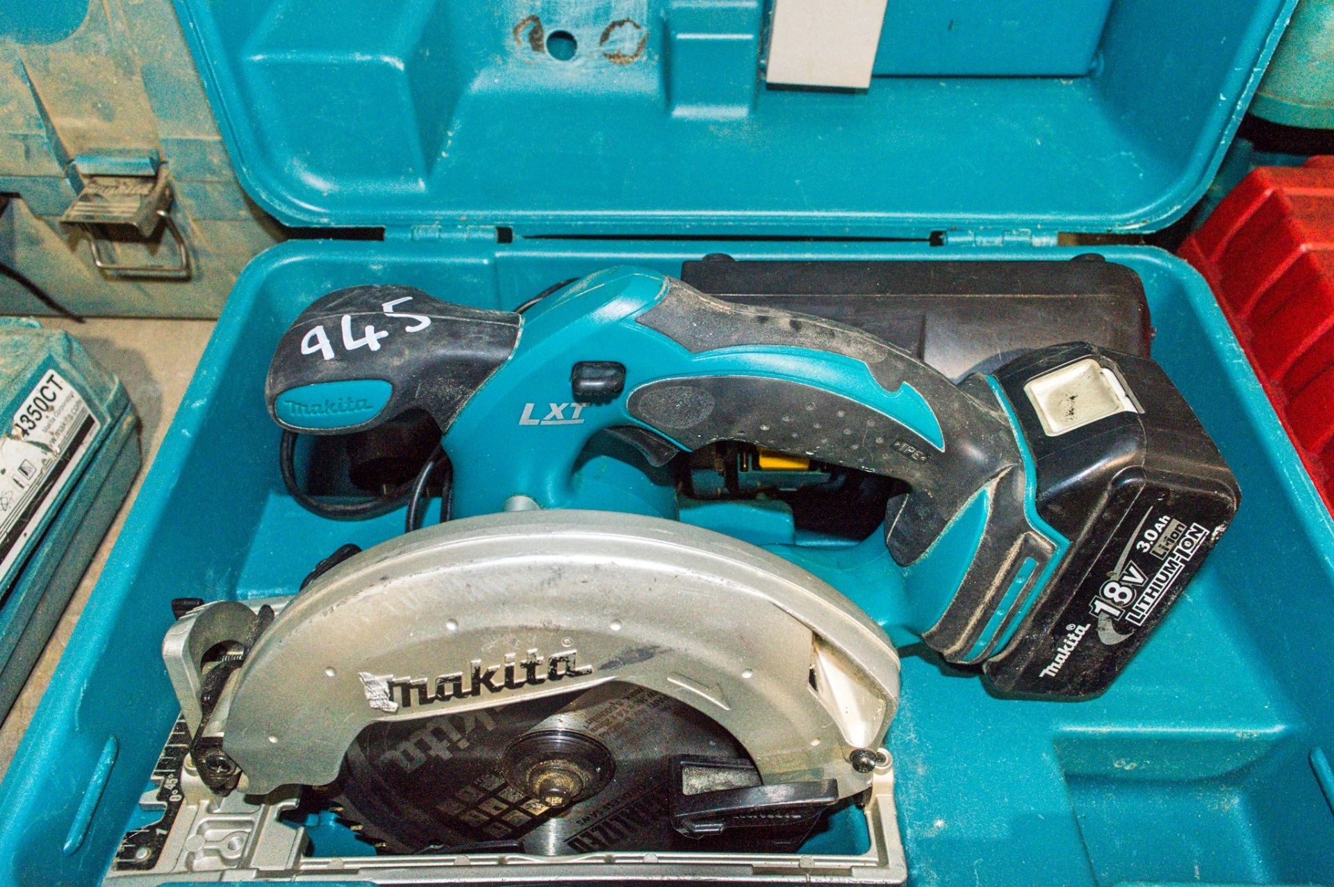 Makita 18 volt cordless circular saw  c/w charger, battery and carry case  A652512