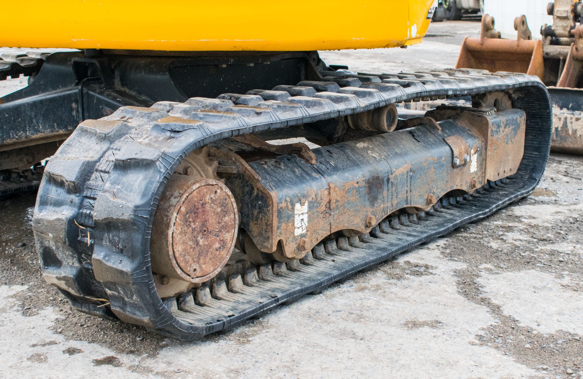 JCB 8030 3.0 tonne rubber tracked mini excavator  Year: 2014  S/N: 2116919 Recorded hours: 2431 - Image 8 of 18