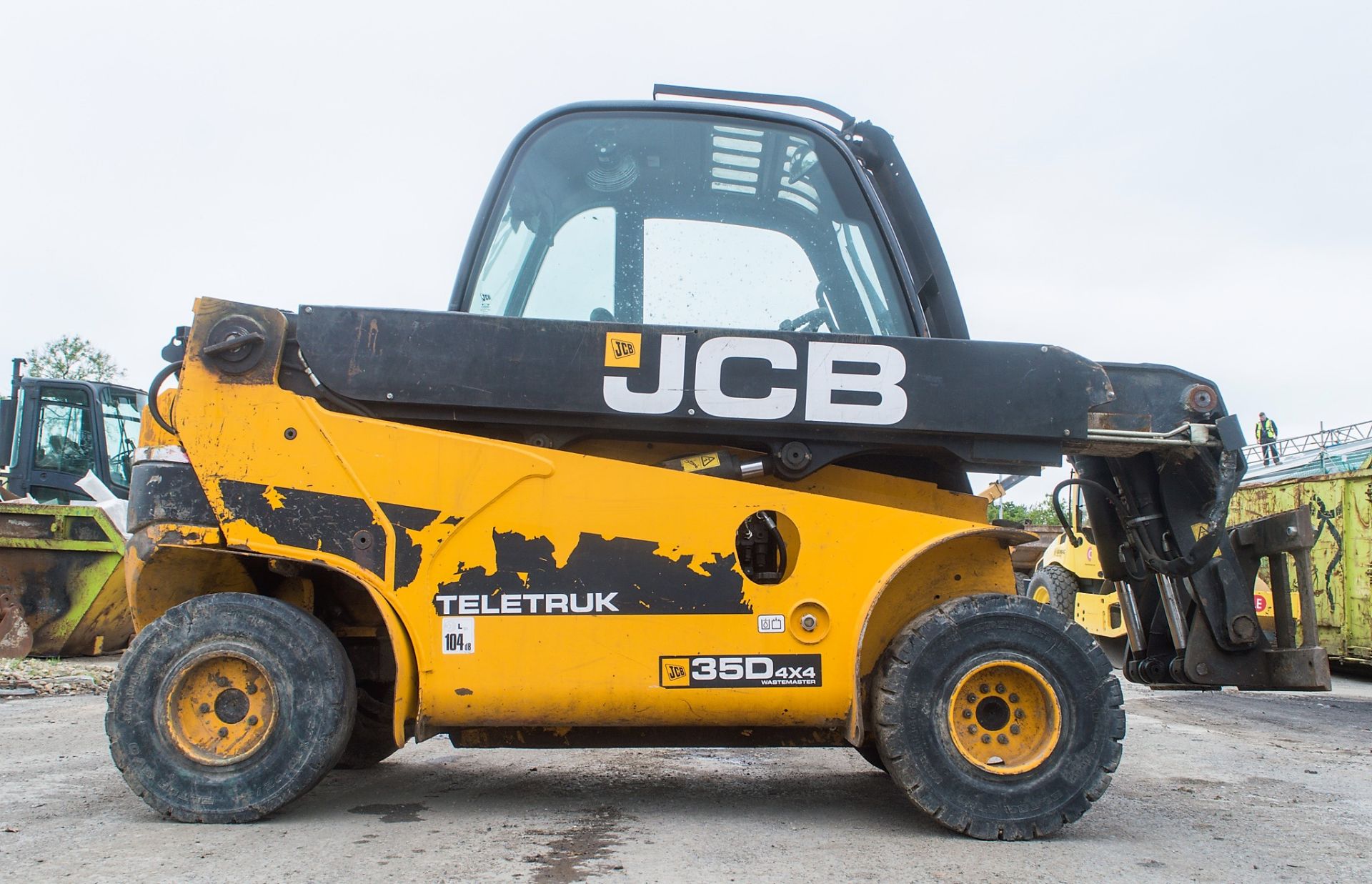 JCB TLT 35D Wastemaster 4 wheel drive telescopic fork lift truck Year: 2013 S/N: 11512060 Recorded - Image 8 of 18