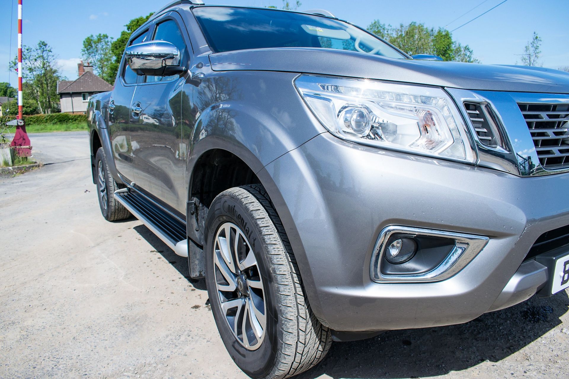 Nissan Navara Tekna DCi Auto double cab pick up truck Registration Number: BL68 LKM Date of - Image 9 of 25
