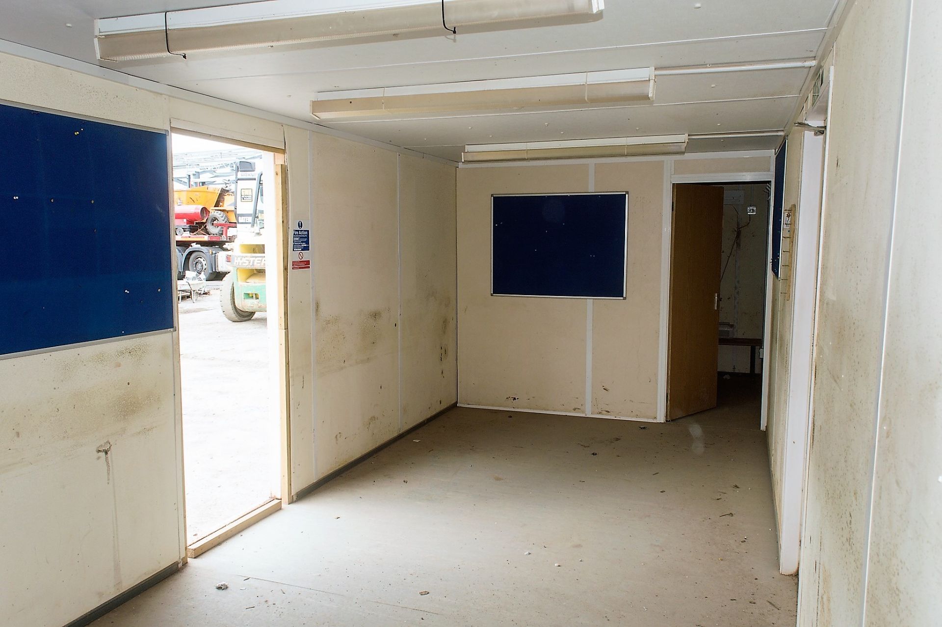 32ft x 10ft steel anti vandal jack leg office site unit comprising of office area & drying room ** - Image 5 of 8