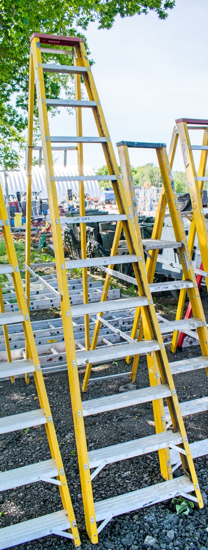 12 tread fibreglass framed aluminium step ladder