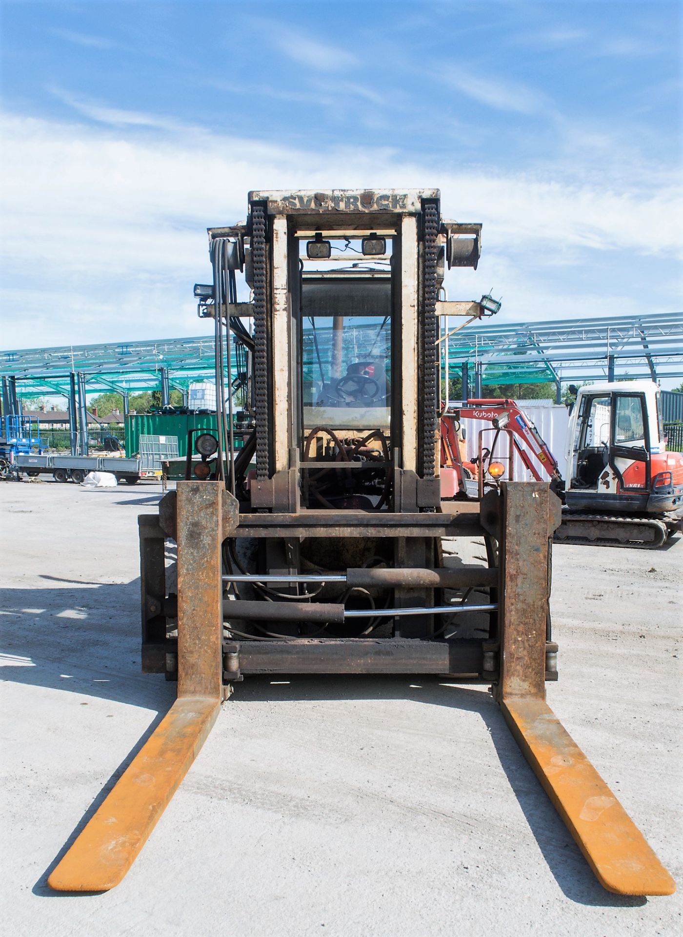 Svetruck 136120 13.6 tonne fork lift truck Year: 2005 S/N: 5064055 Recorded Hours: 6636 - Image 5 of 21