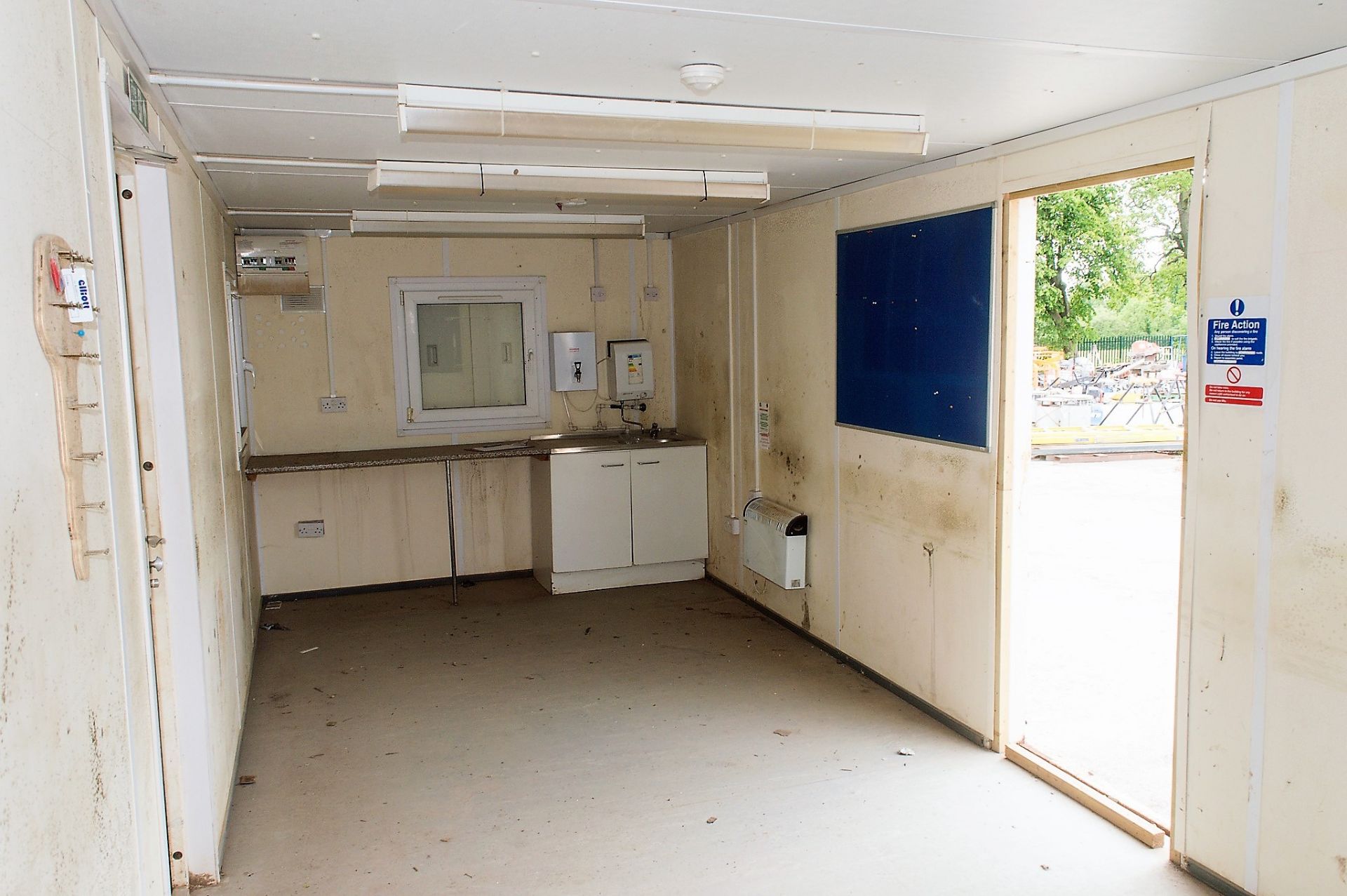 32ft x 10ft steel anti vandal jack leg office site unit comprising of office area & drying room ** - Image 6 of 8