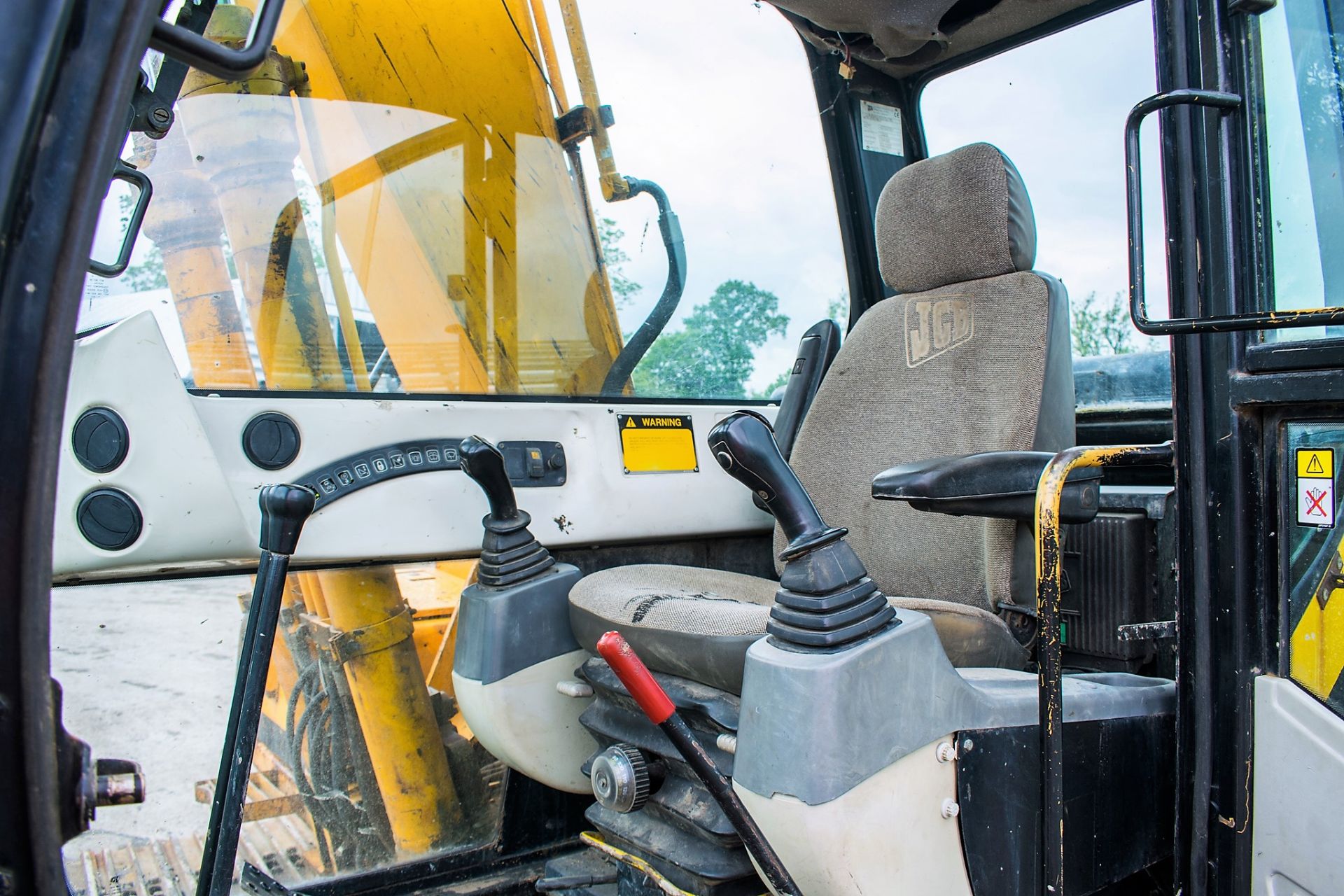 JCB JS130 13 tonne steel tracked excavator Year: 2001 S/N: E0759780 Recorded Hours: Not displayed - Image 18 of 20