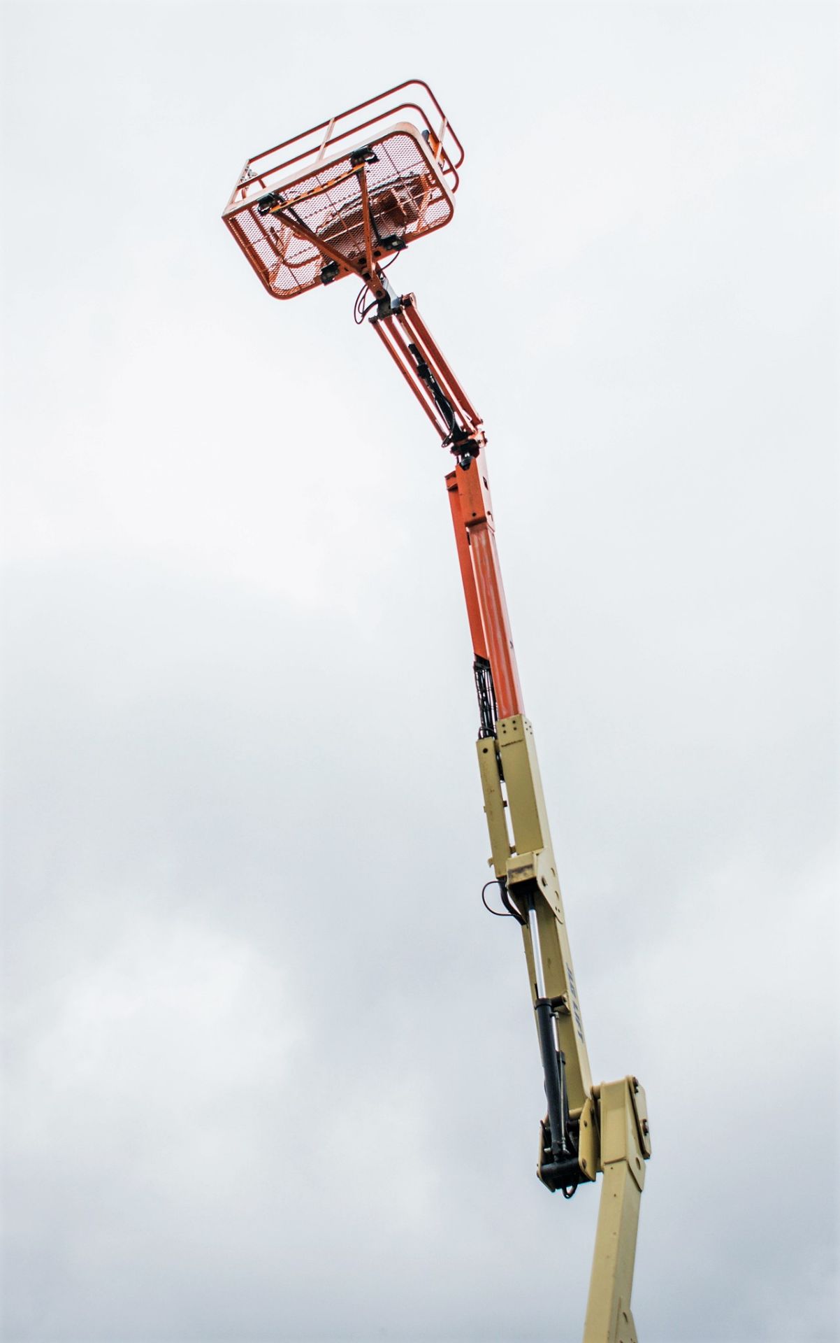 JLG M450AJ battery electric/diesel 4WD articulated boom lift access platforms  Year: 2007 S/N: 22639 - Image 16 of 17