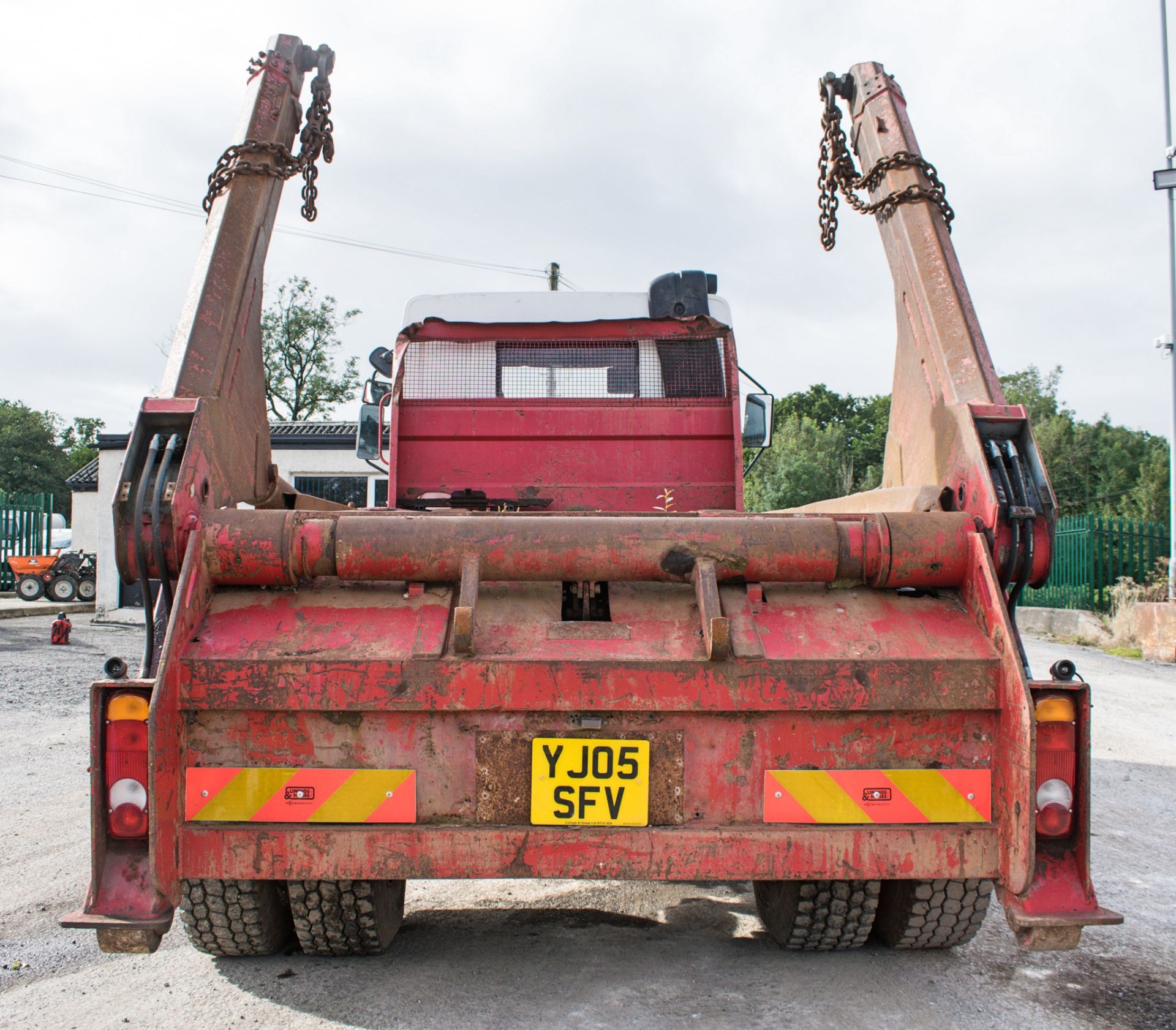 DAF LF55.220 18 tonne manual skip lorry Registration Number: YJ05 SFV Date of Registration: 01/05/ - Image 6 of 16