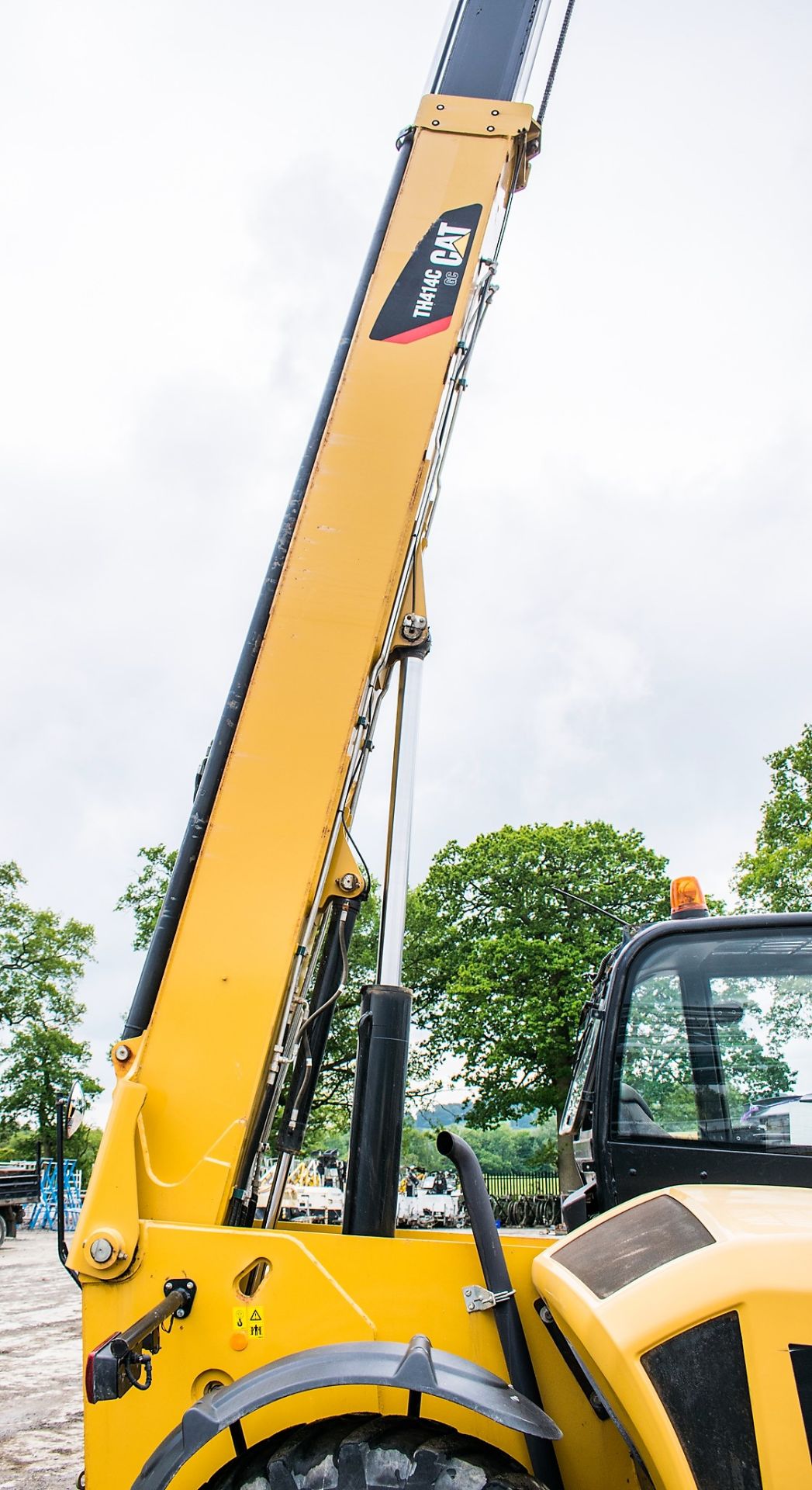 Caterpillar TH414C GC 14 metre teloscopic handler Year: 2014  S/N: KRF00247 Recorded hours: 2072 - Image 17 of 21