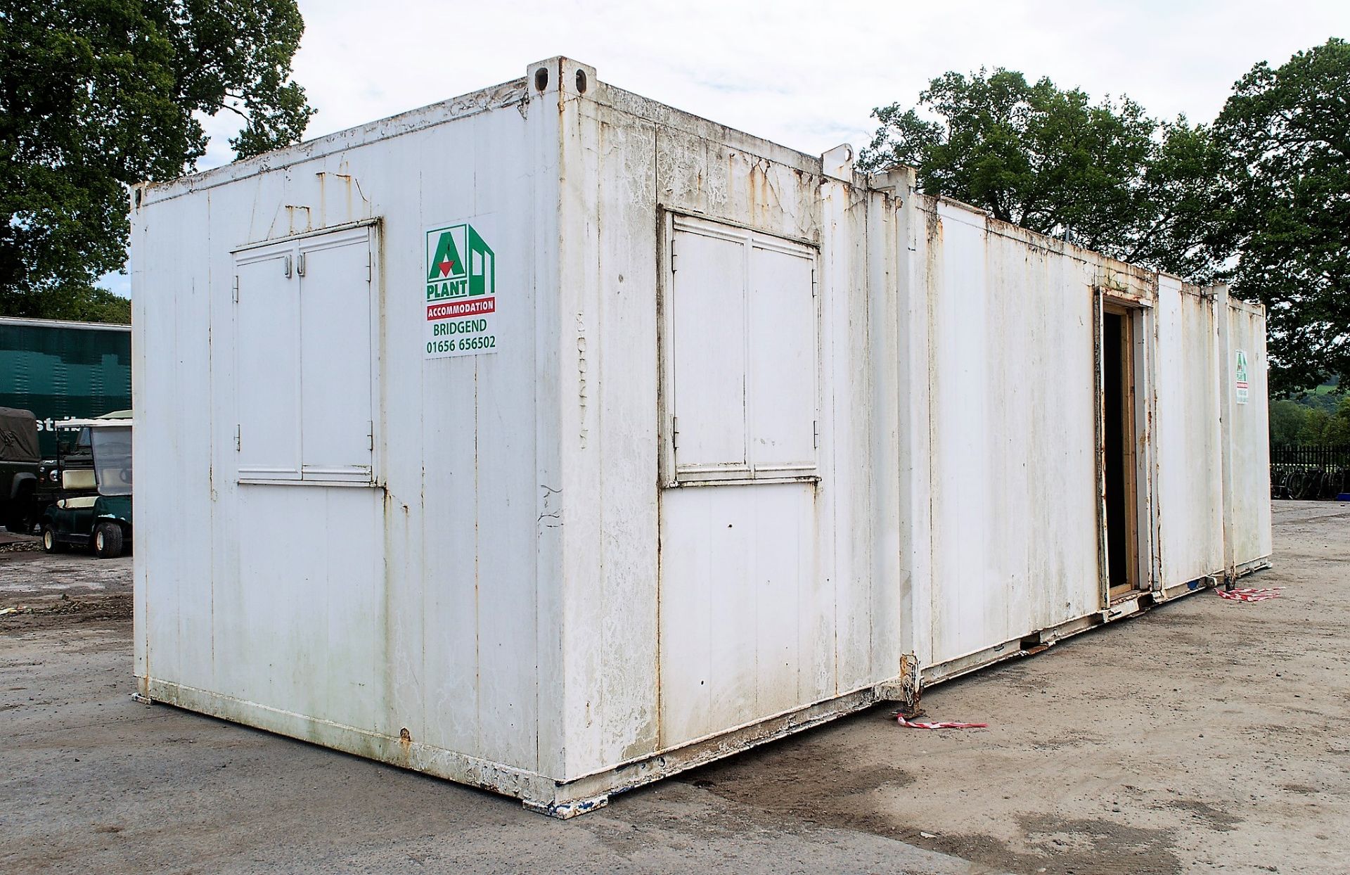 32ft x 10ft steel anti vandal jack leg office site unit comprising of office area & drying room ** - Image 4 of 8