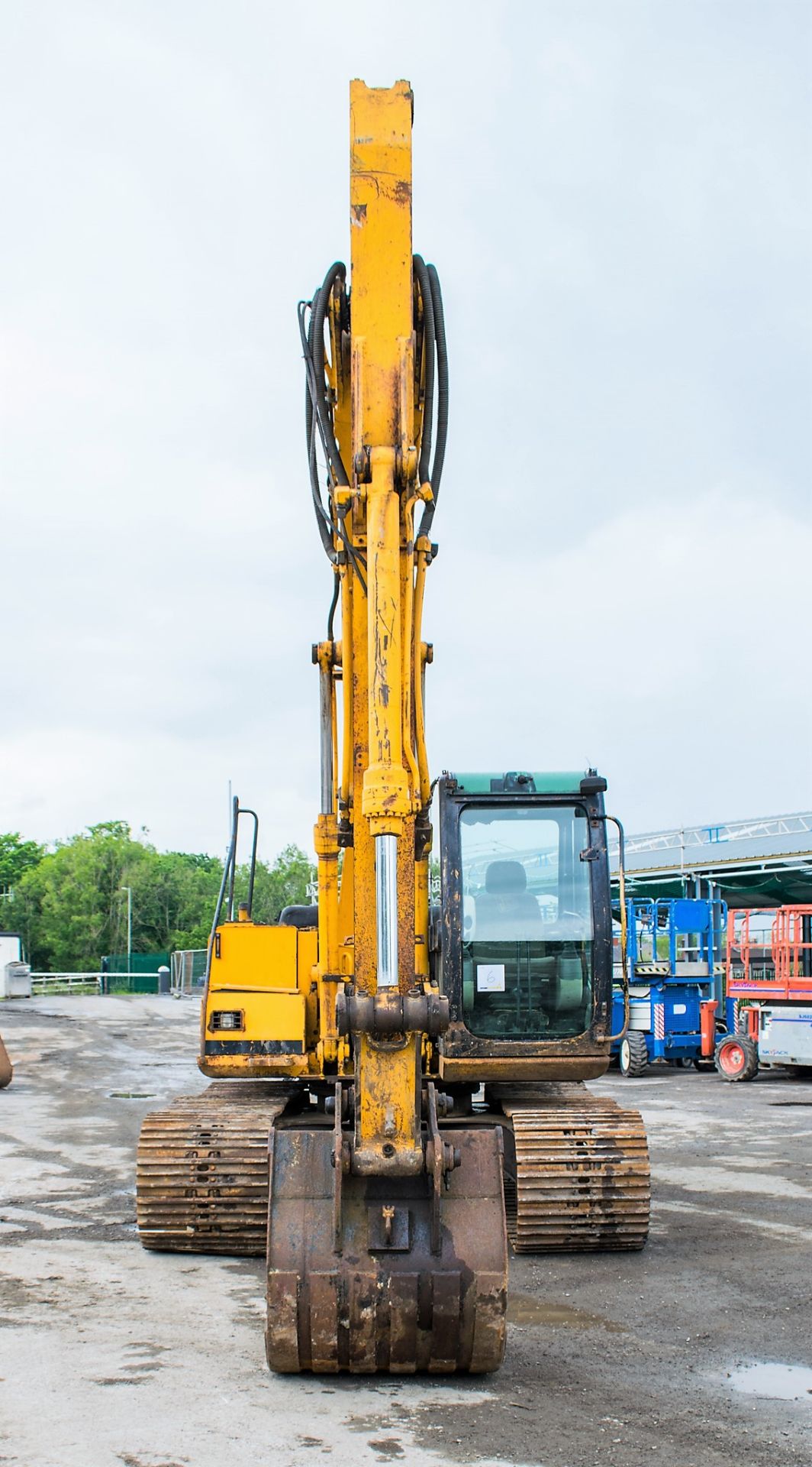 JCB JS130 13 tonne steel tracked excavator Year: 2001 S/N: E0759780 Recorded Hours: Not displayed - Image 5 of 20