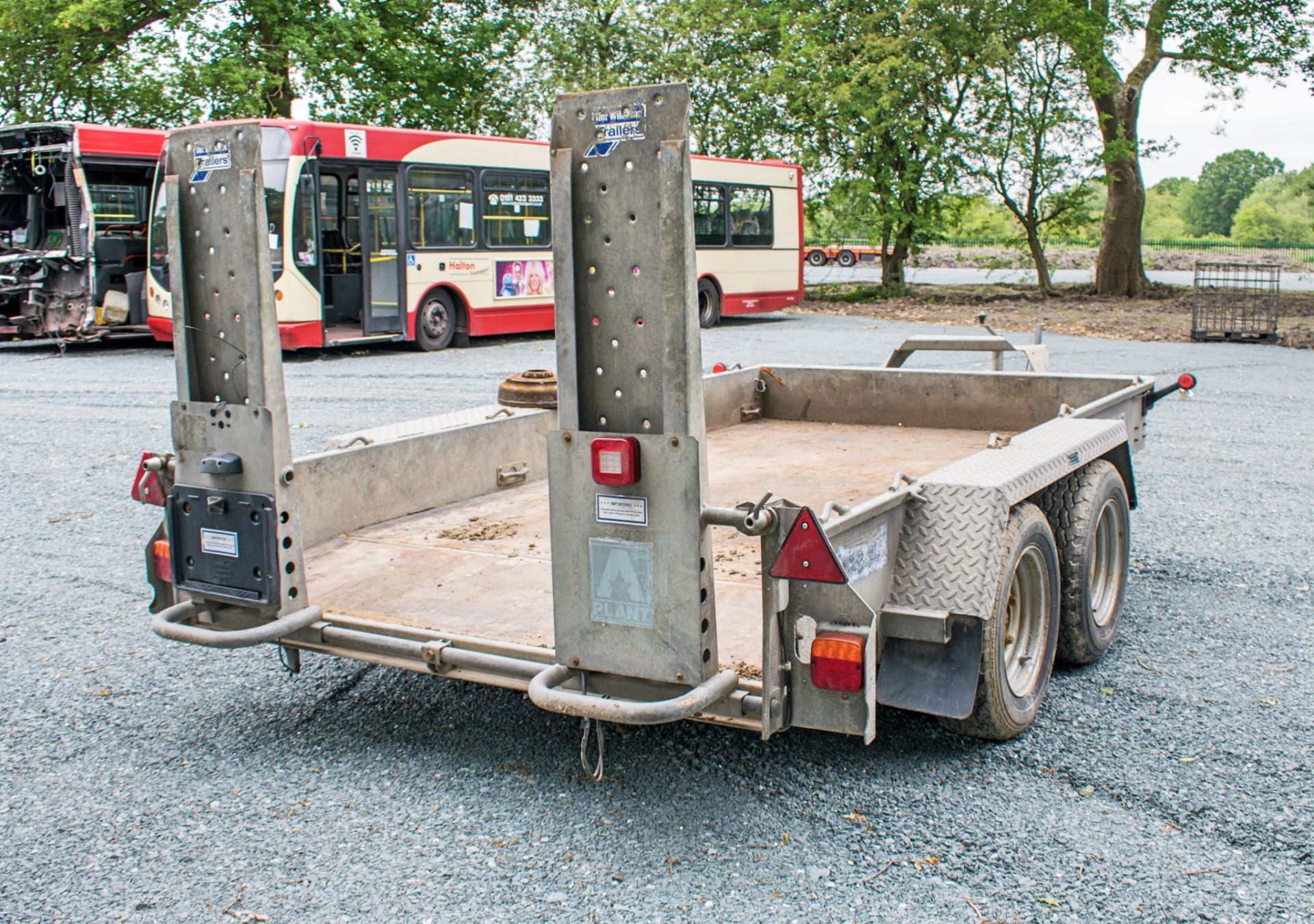 Ifor Williams GH1054BT 10' by 5' plant trailer  S/N: 620906 **wheel missing**  A617611 - Image 2 of 3