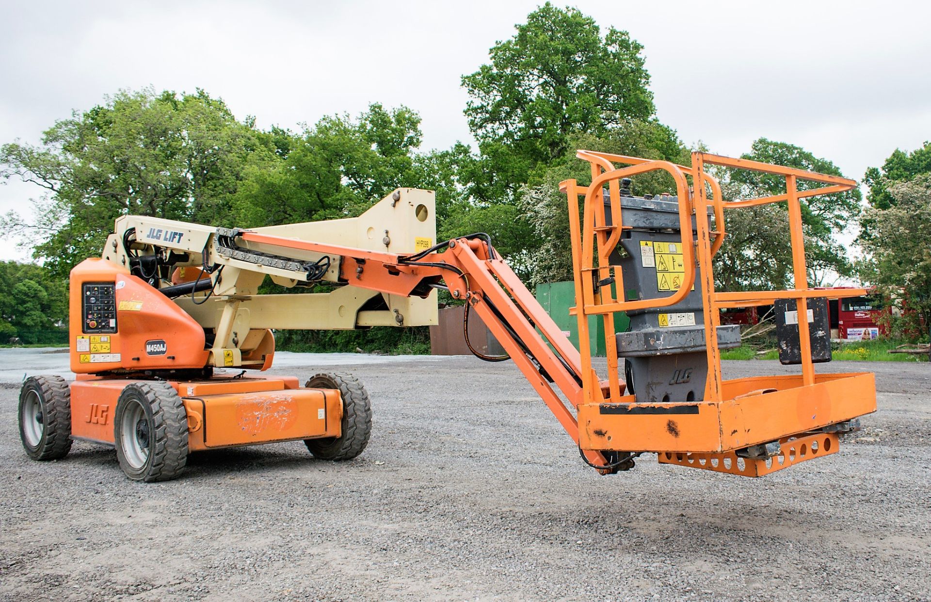 JLG M450AJ battery electric/diesel 4WD articulated boom lift access platforms  Year: 2007 S/N: 22639 - Image 2 of 17