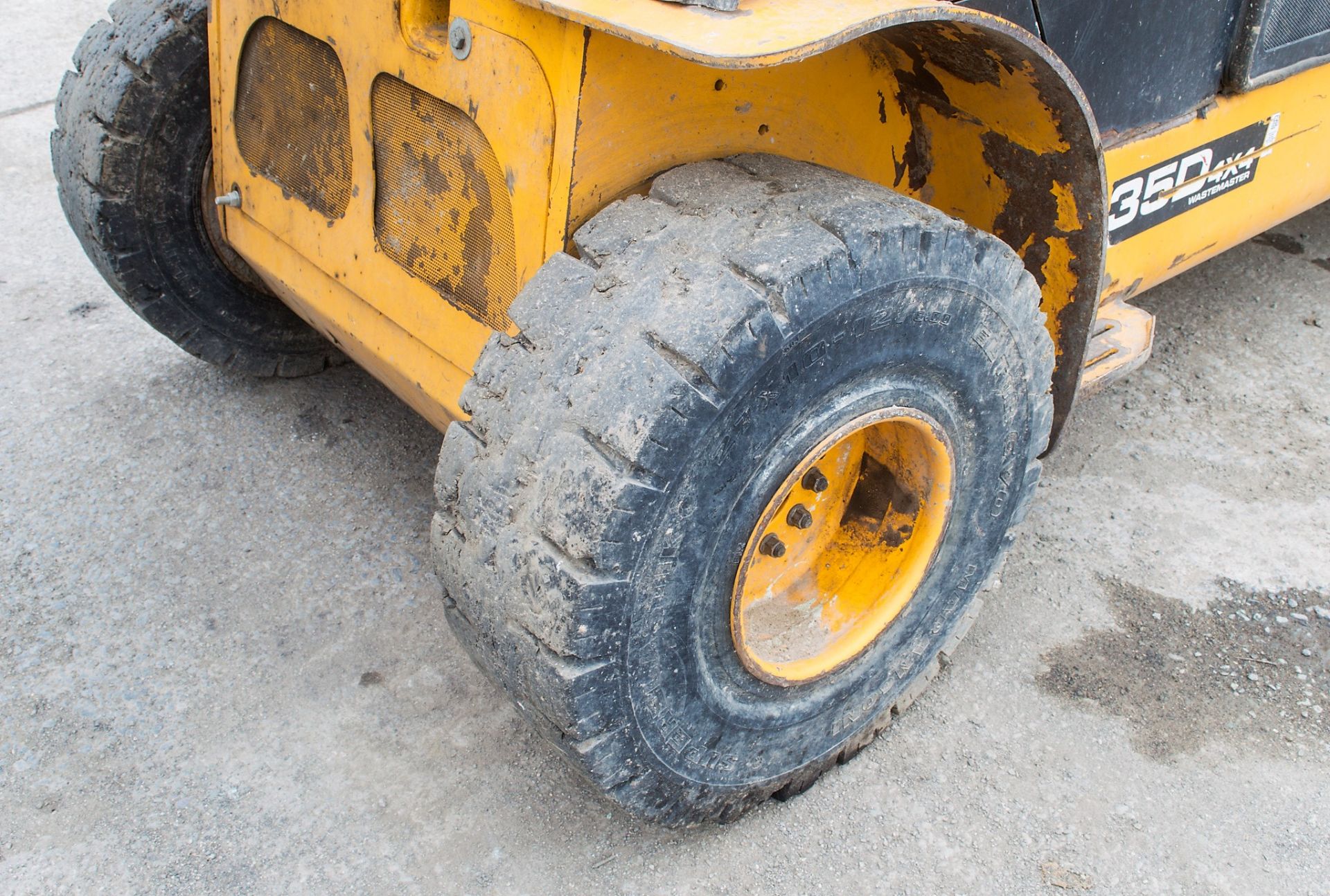 JCB TLT 35D Wastemaster 4 wheel drive telescopic fork lift truck Year: 2013 S/N: 11512060 Recorded - Image 12 of 18