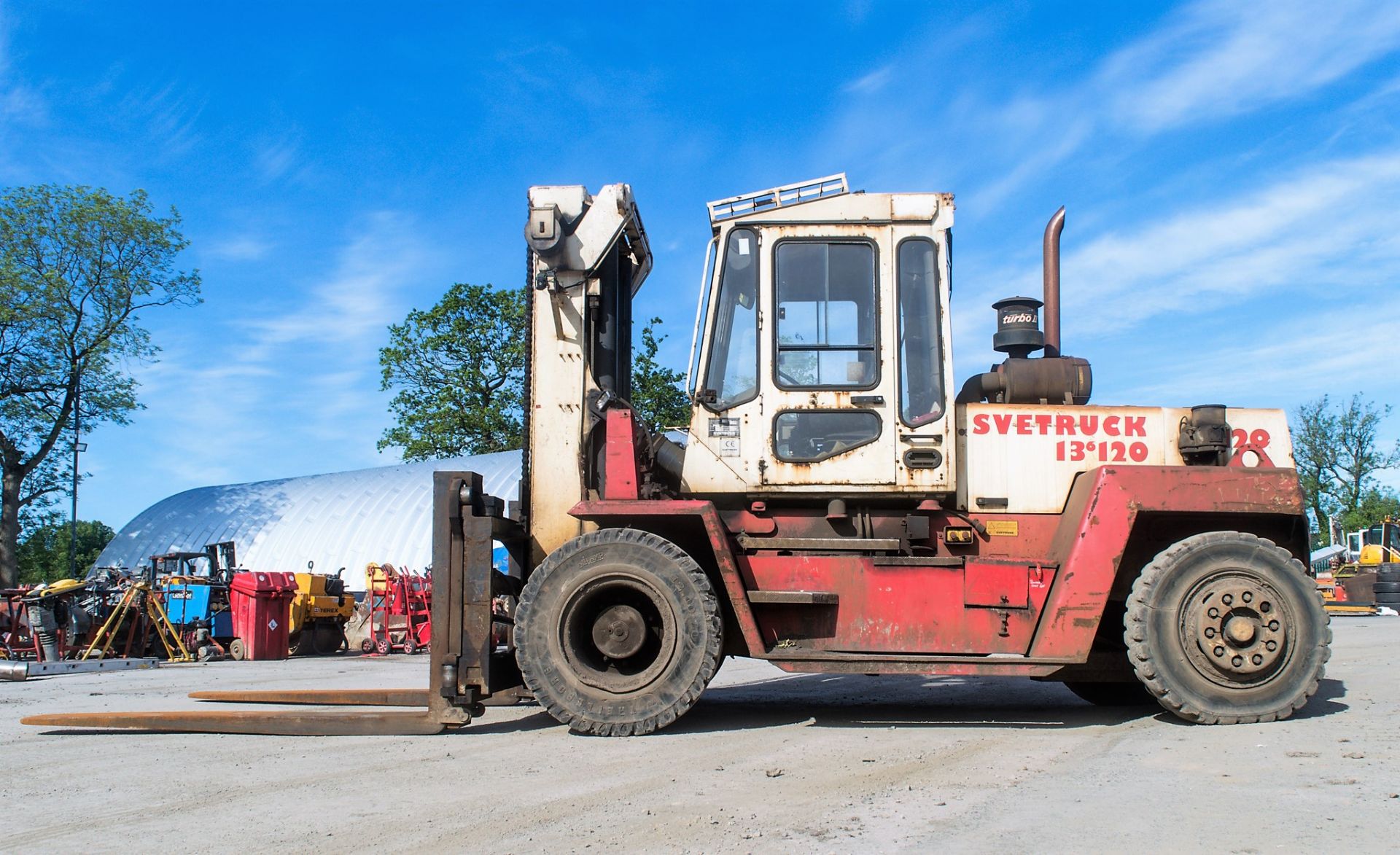 Svetruck 136120 13.6 tonne fork lift truck Year: 2005 S/N: 5064055 Recorded Hours: 6636 - Image 6 of 21