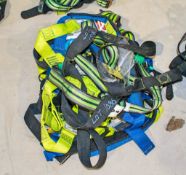 Quantity of fall arrest harnesses