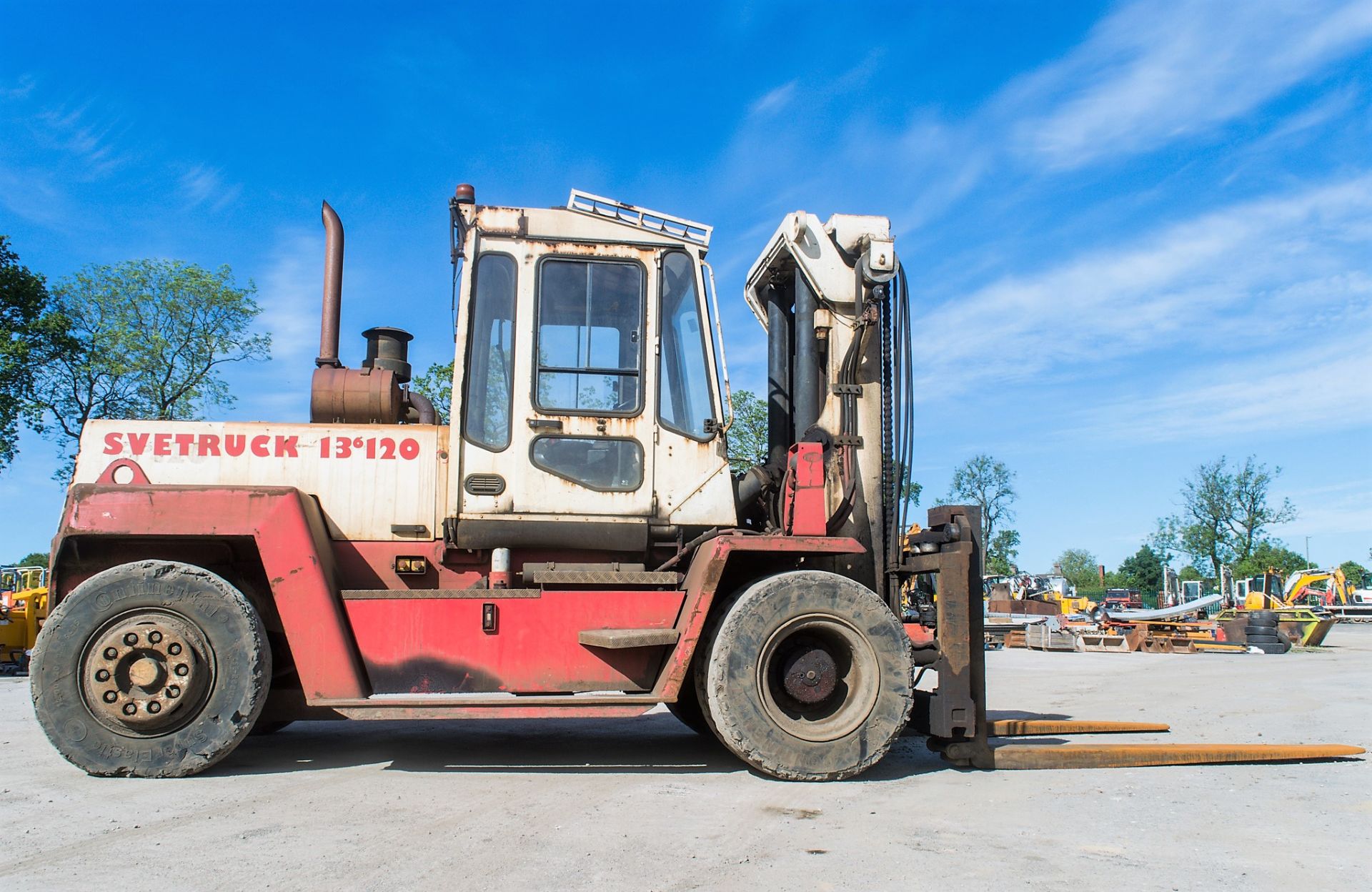 Svetruck 136120 13.6 tonne fork lift truck Year: 2005 S/N: 5064055 Recorded Hours: 6636 - Image 7 of 21