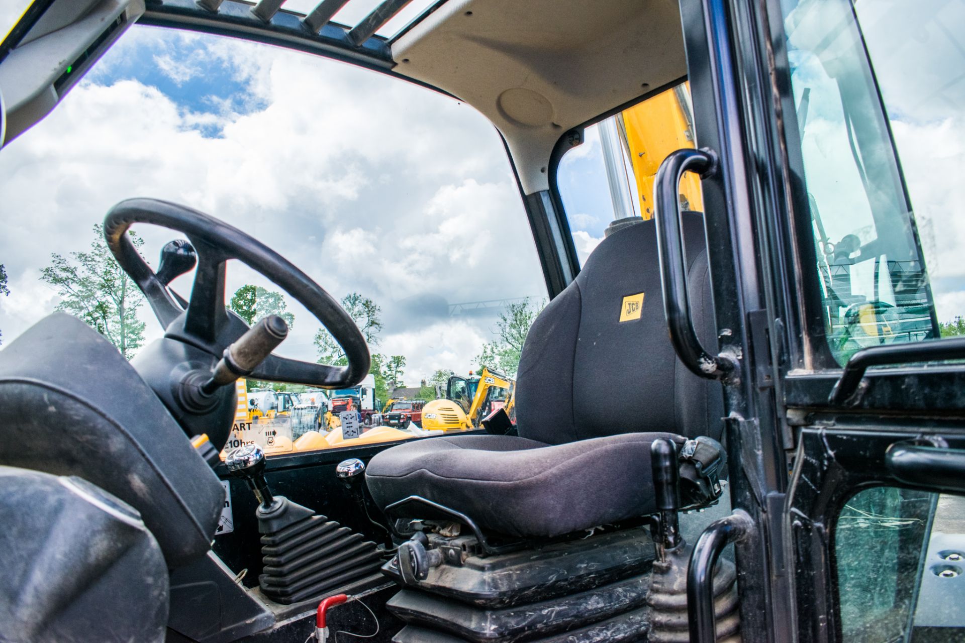 JCB 535-125 Hi Viz 12.5 metre telescopic handler  Registration Number: MM65 ZZR Year: 2015 S/N: - Image 19 of 20