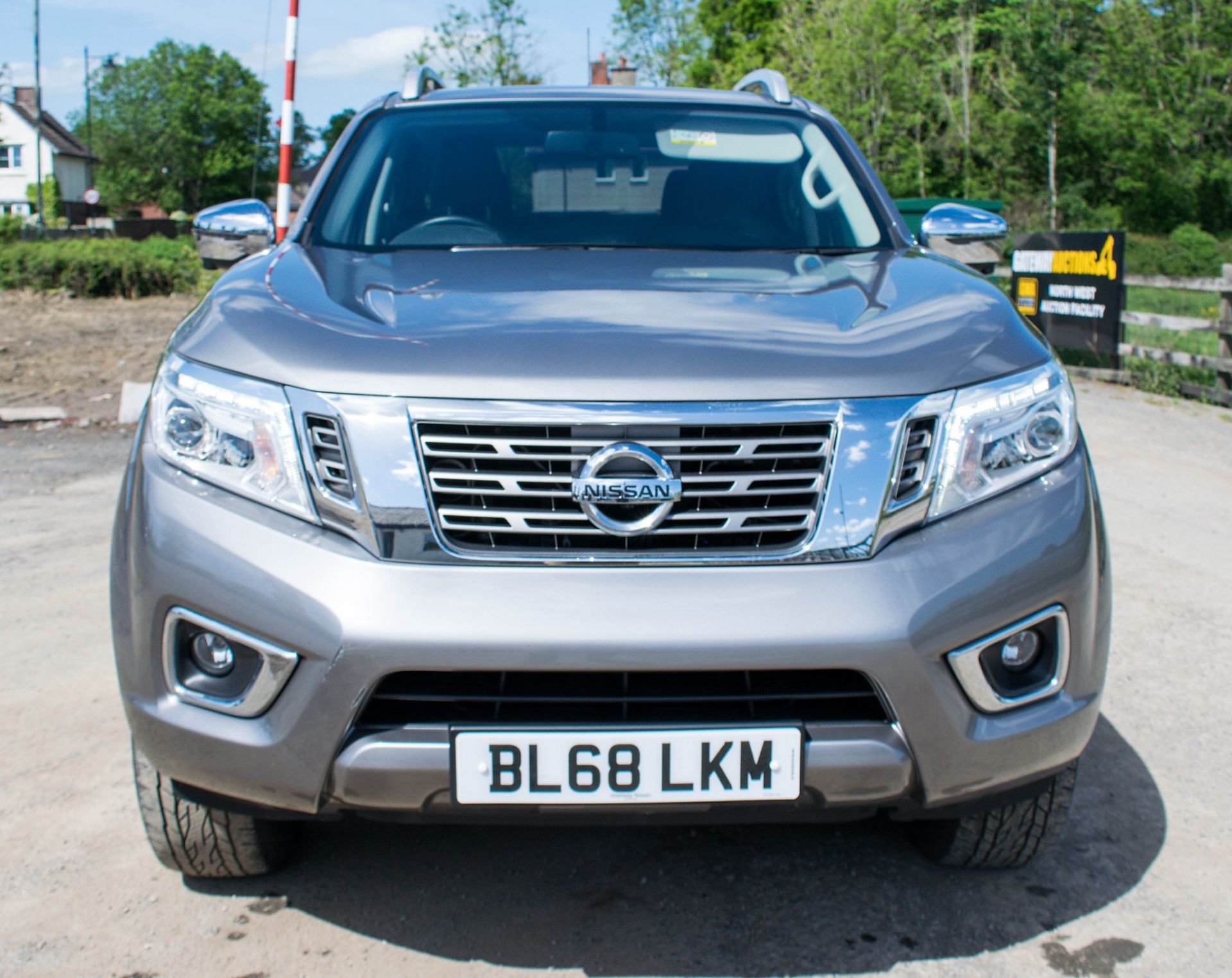 Nissan Navara Tekna DCi Auto double cab pick up truck Registration Number: BL68 LKM Date of - Image 5 of 25