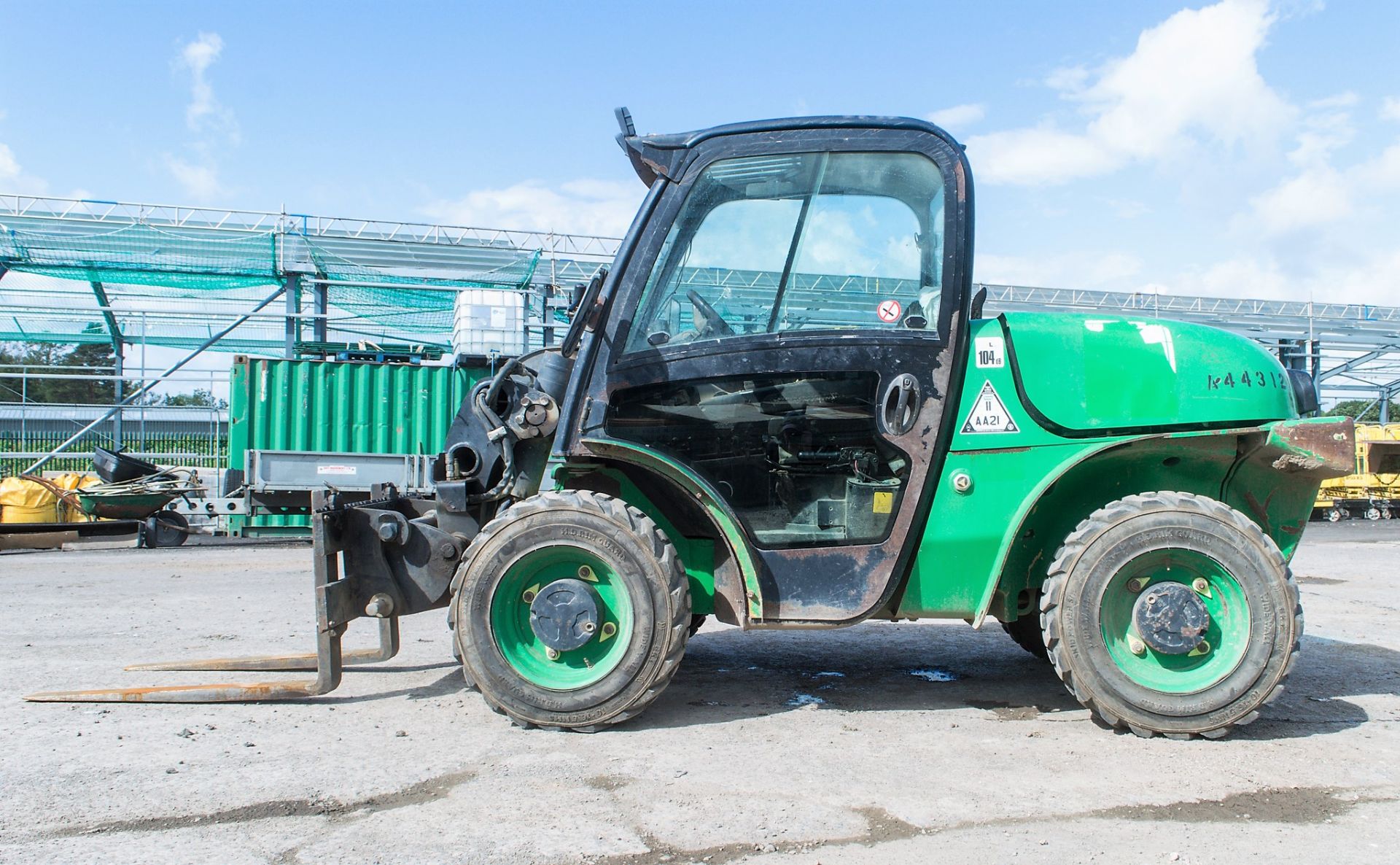 JCB 520-40 4 metre telescopic handler Year: 2007 S/N: 1014055 Recorded Hours: 3098 A443121 - Image 8 of 20