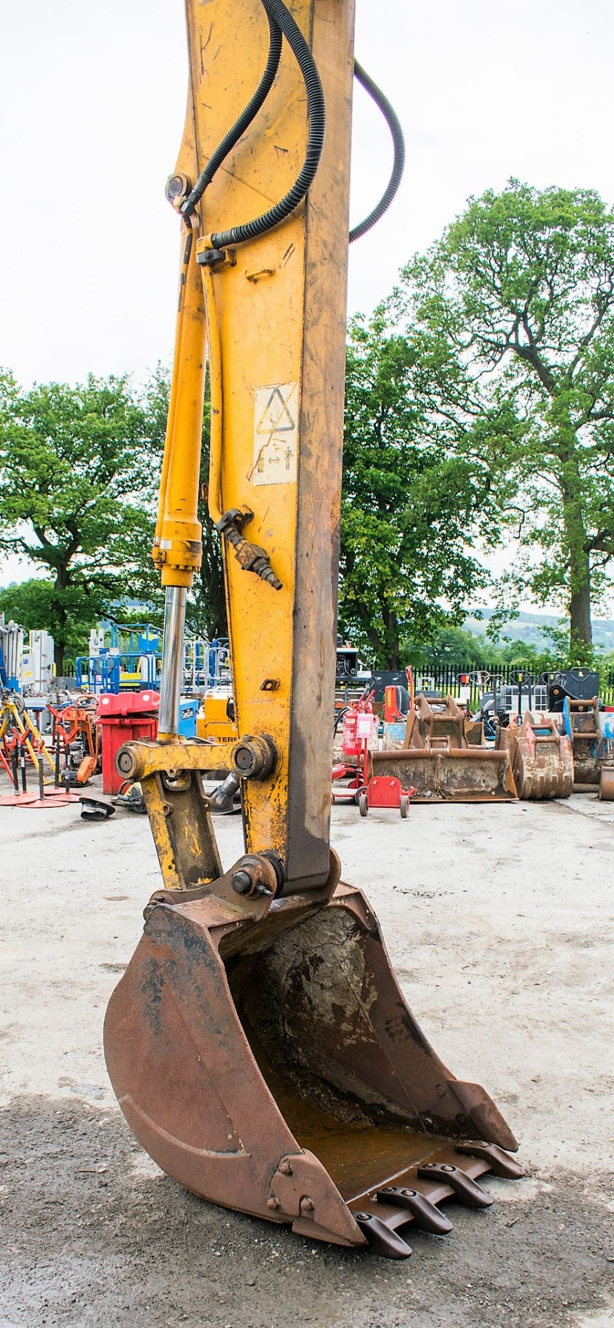 JCB JS130 13 tonne steel tracked excavator Year: 2001 S/N: E0759780 Recorded Hours: Not displayed - Image 10 of 20