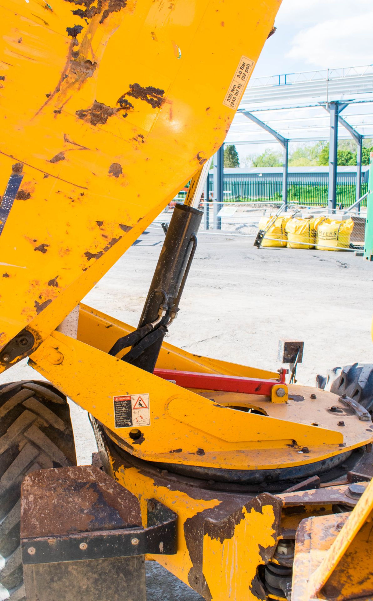 Thwaites 3 tonne swivel skip dumper Year: 2013 S/N: 9C5173 Recorded Hours: A602331 - Image 14 of 19