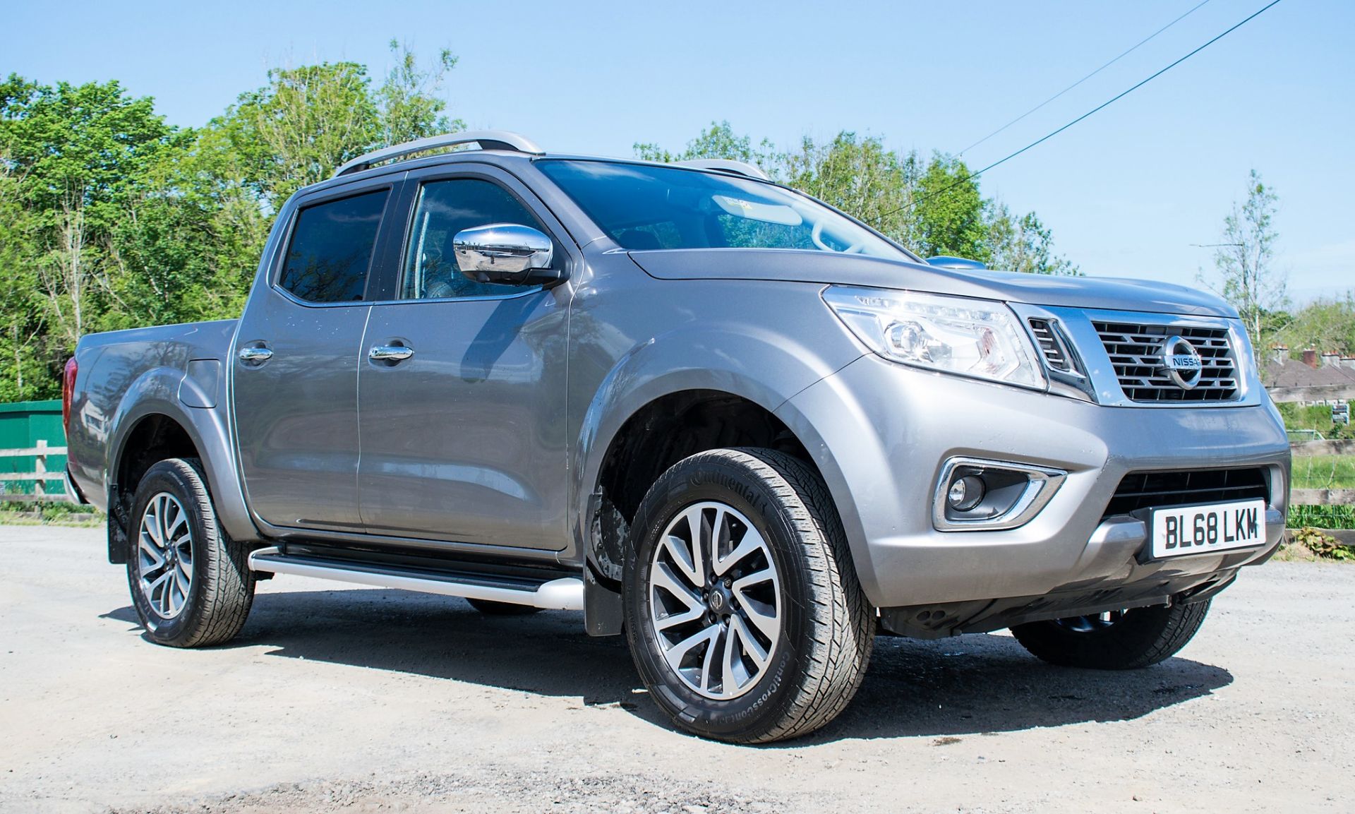 Nissan Navara Tekna DCi Auto double cab pick up truck Registration Number: BL68 LKM Date of - Image 2 of 25