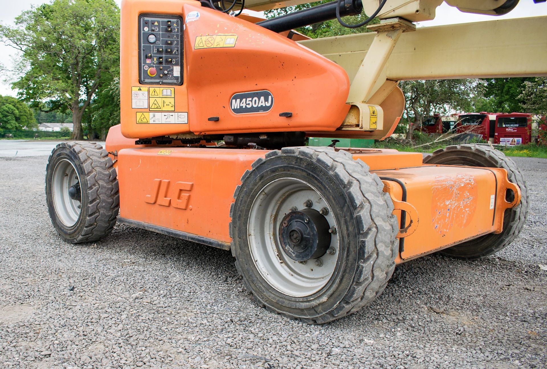 JLG M450AJ battery electric/diesel 4WD articulated boom lift access platforms  Year: 2007 S/N: 22639 - Image 12 of 17