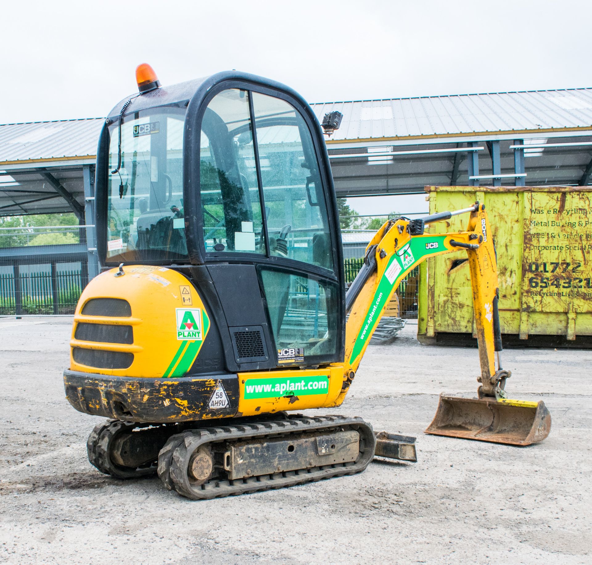 JCB 8016 1.5 tonne rubber tracked mini excavator Year: 2013 S/N: 2071419 Recorded Hours: 1950 - Image 3 of 18