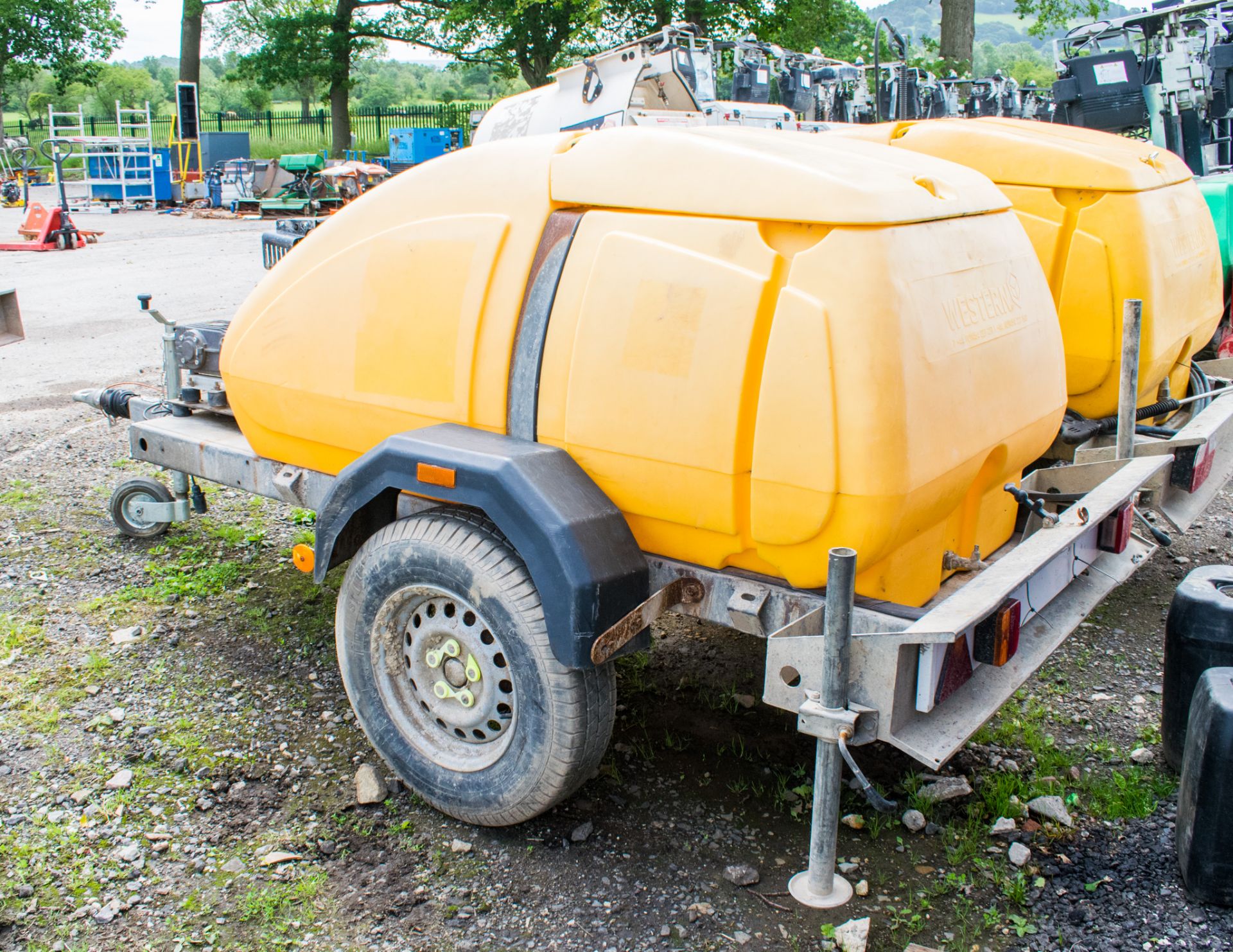 Western diesel driven fast tow water bowser/pressure washer bowser ** Engine parts missing, no lance - Image 2 of 4