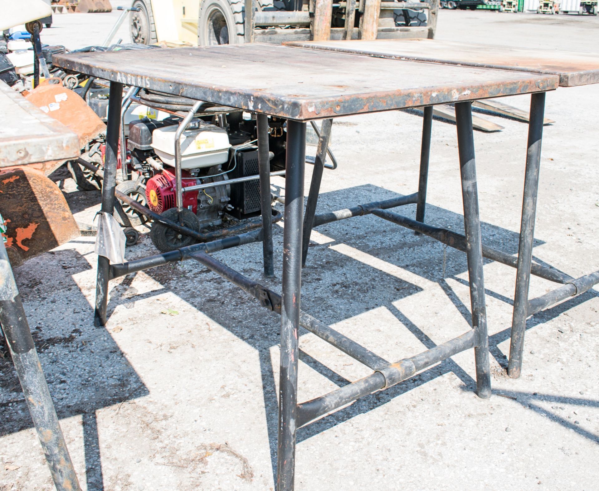 Collapsible steel work bench A684815