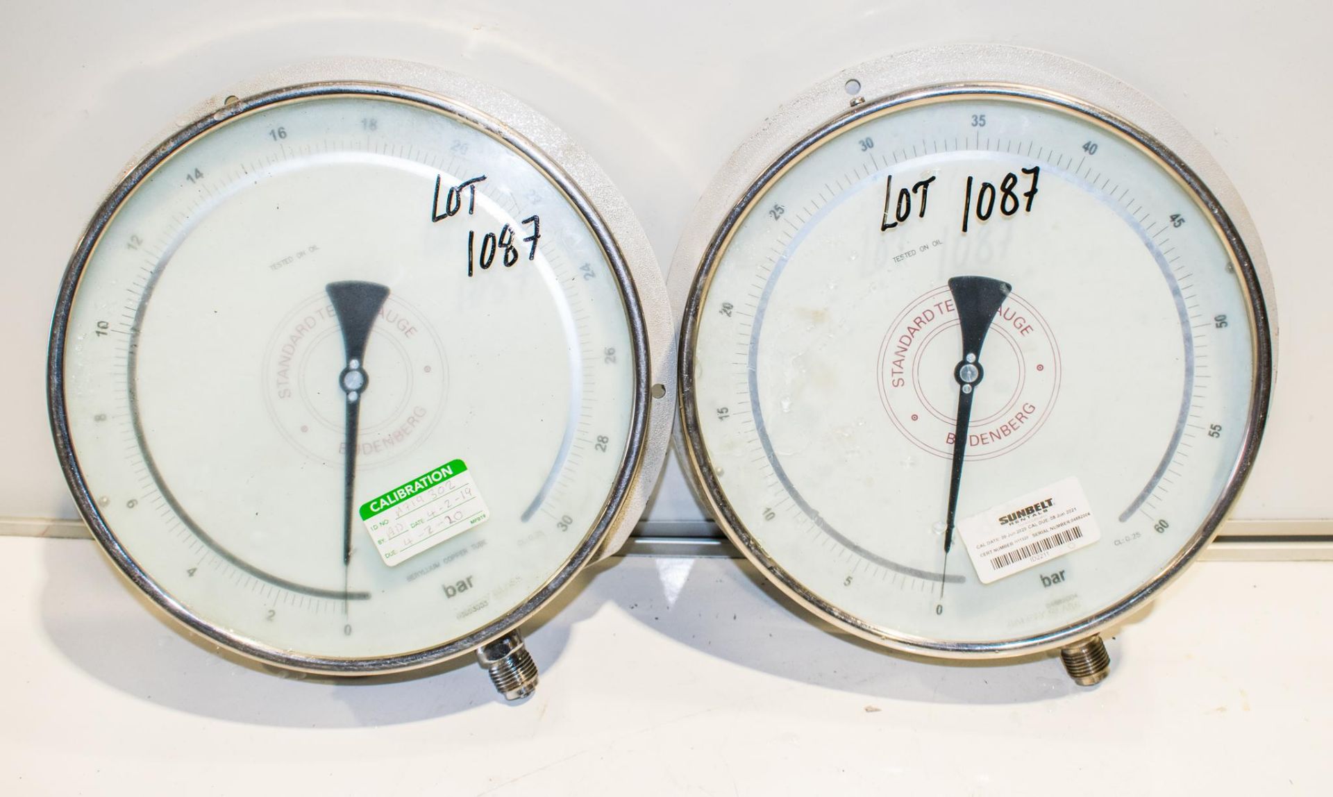 2 - Bundenberg standard test gauge A784824/A719302